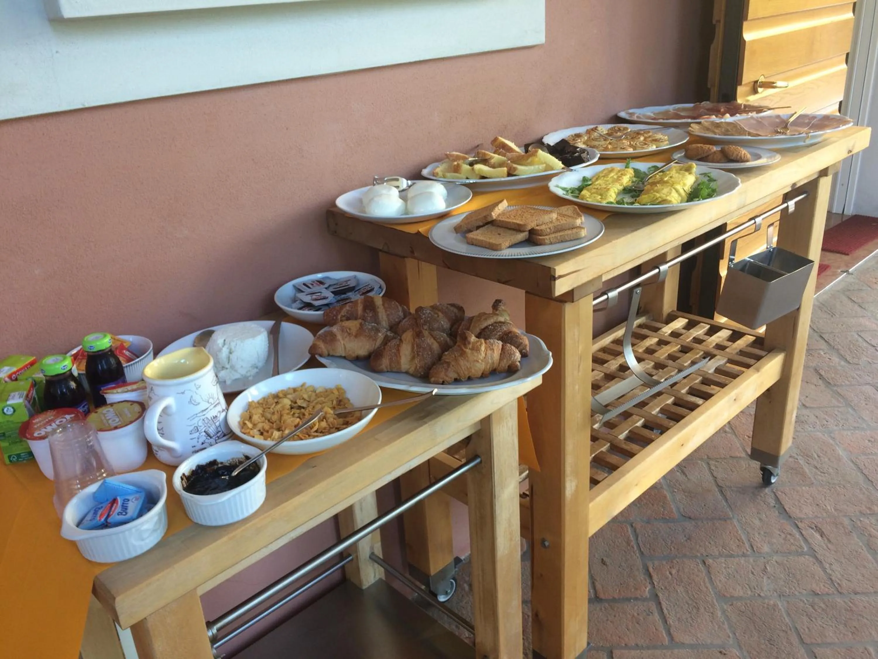 Food and drinks in Villa Matildis