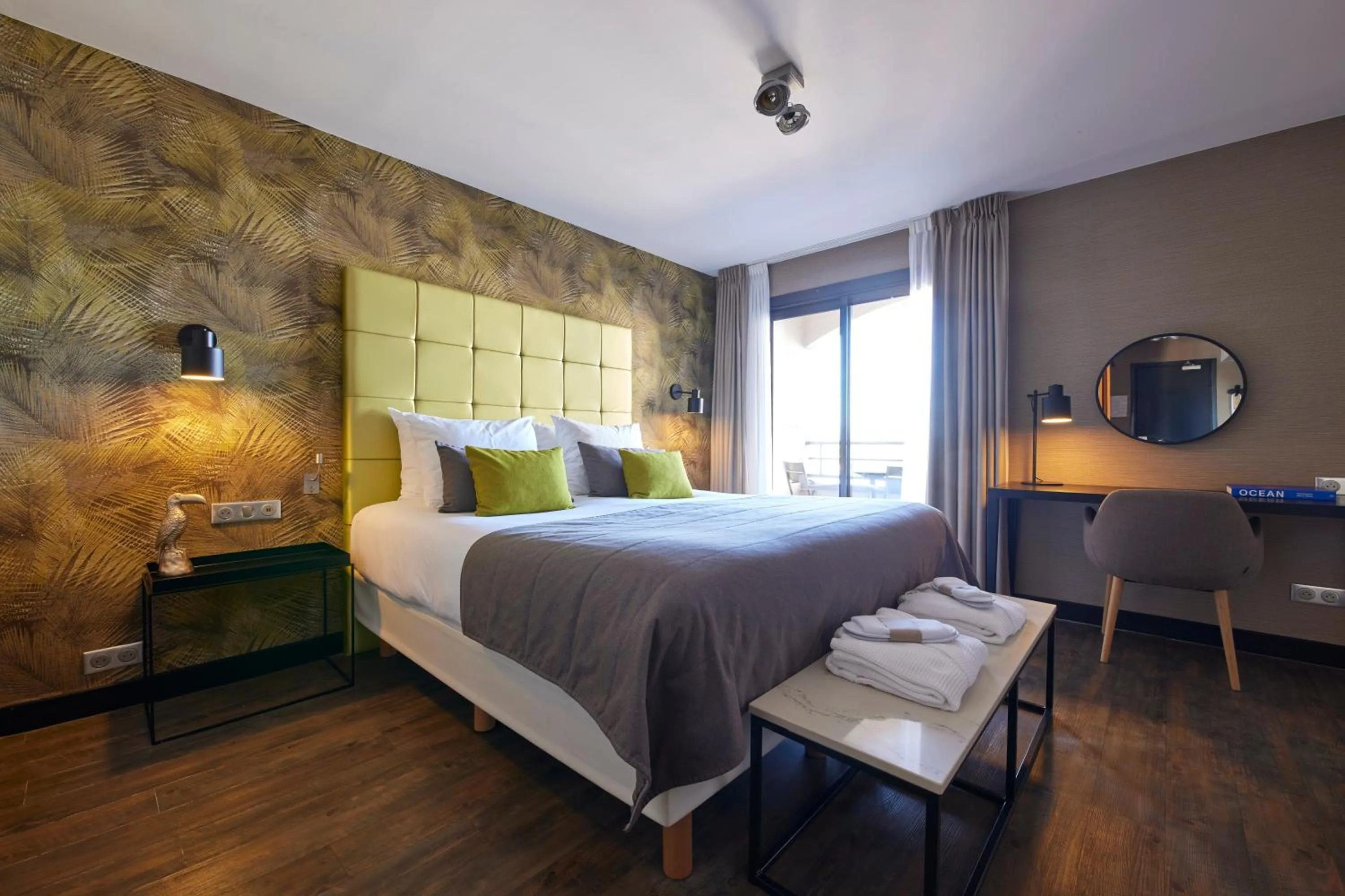 Bedroom, Bed in Van der Valk Hotel Saint-Aygulf