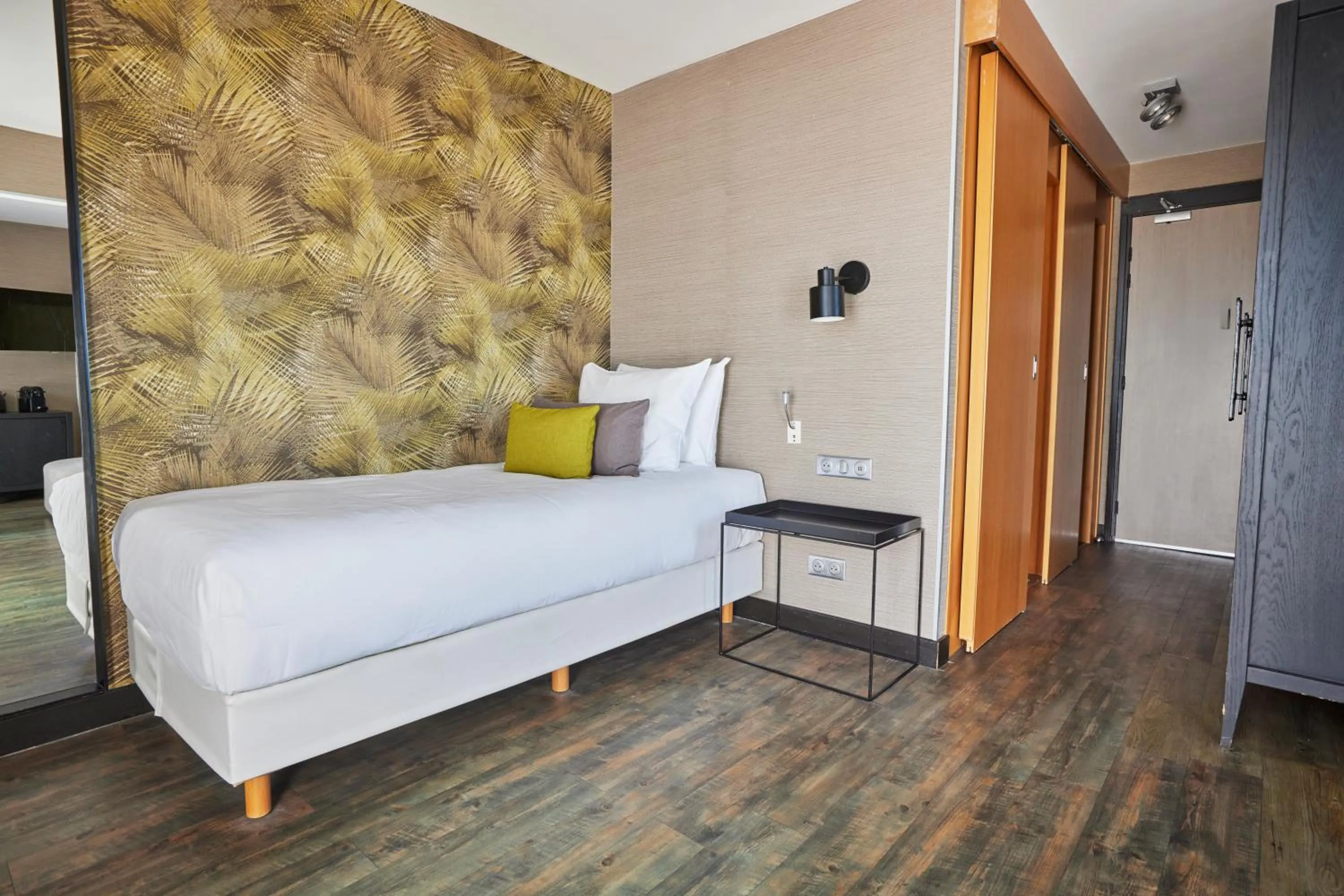 Bedroom, Bed in Van der Valk Hotel Saint-Aygulf