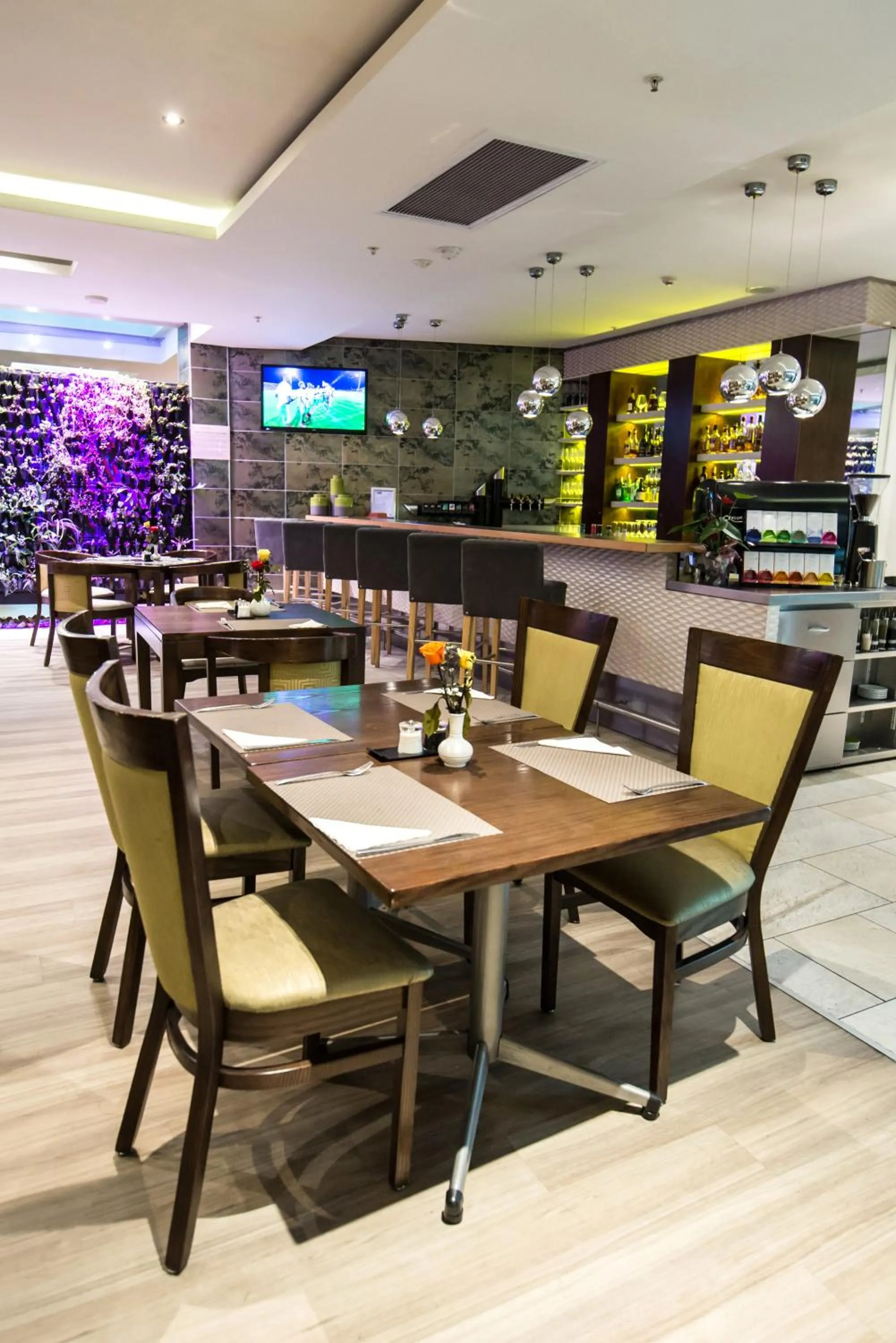 Restaurant/places to eat in Hotel Verde Cape Town Airport