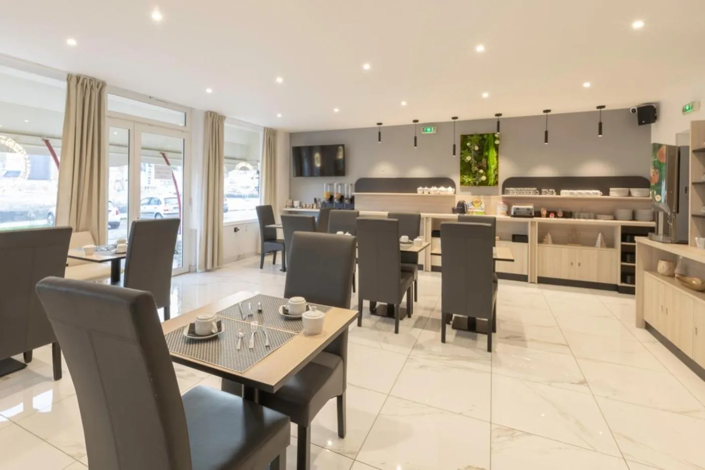 Breakfast in Hotel Le Saint-Yves