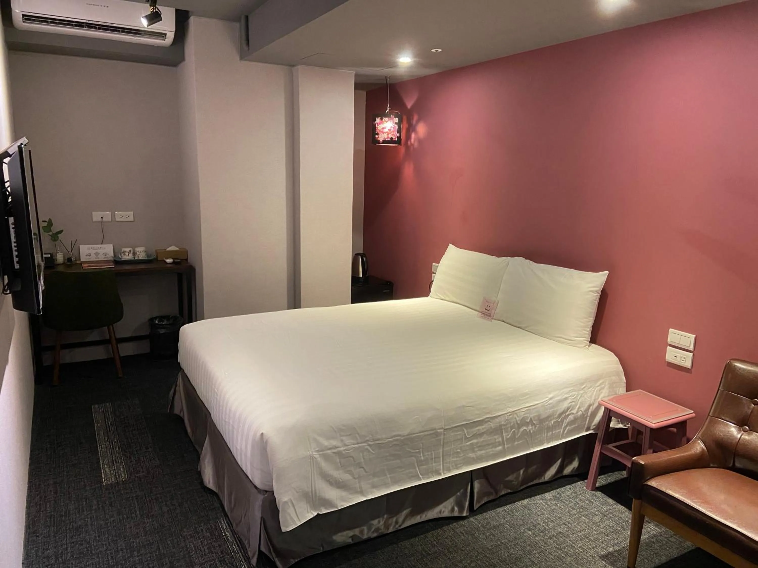 Property building, Bed in Cho Hotel 3