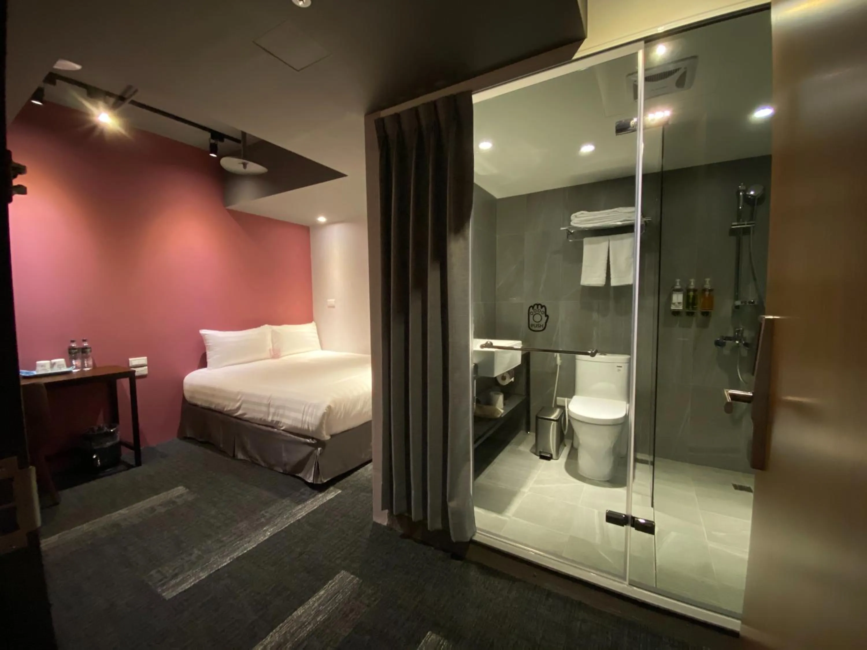 Photo of the whole room, Bed in Cho Hotel 3