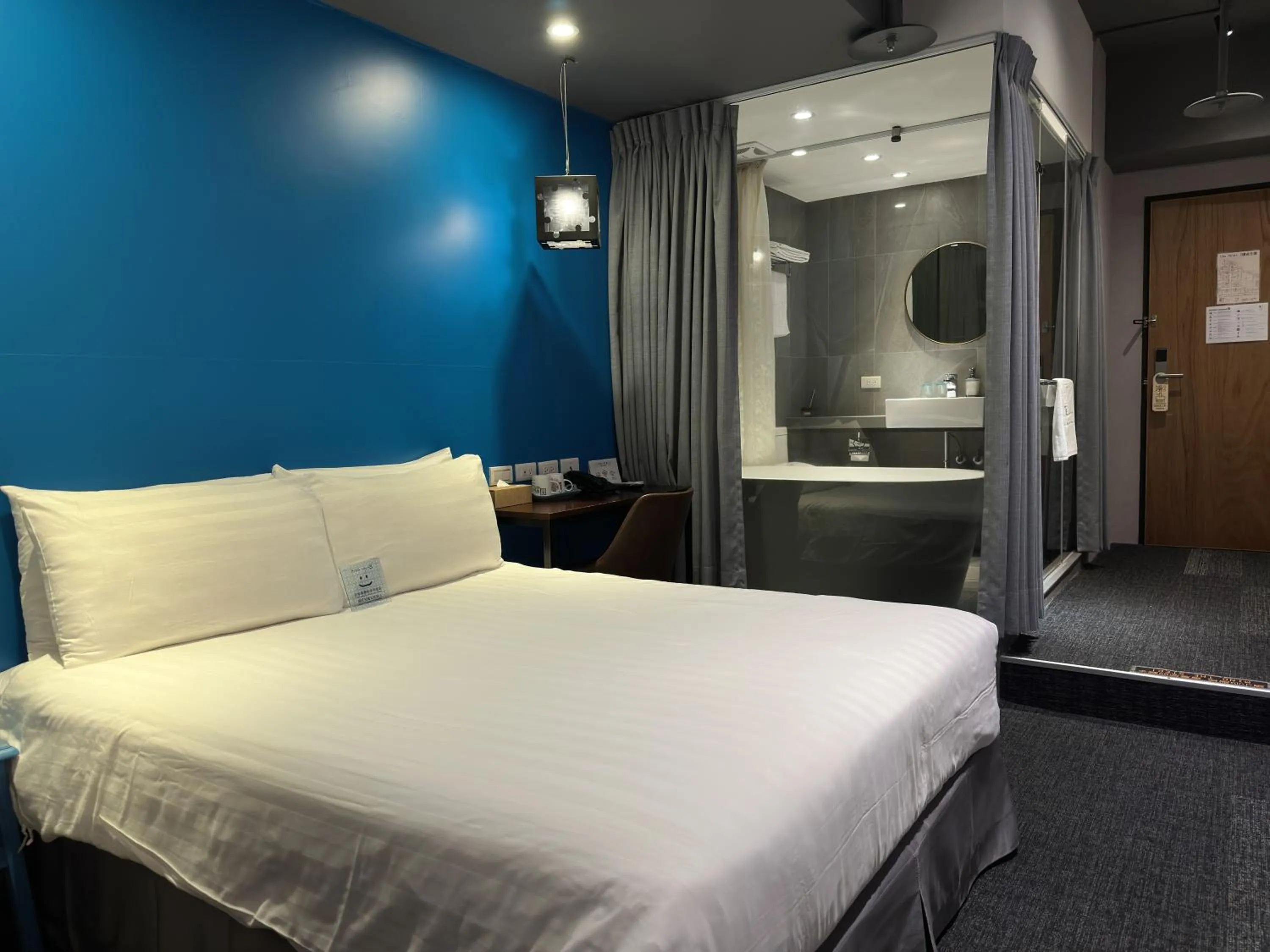 Photo of the whole room, Bed in Cho Hotel 3