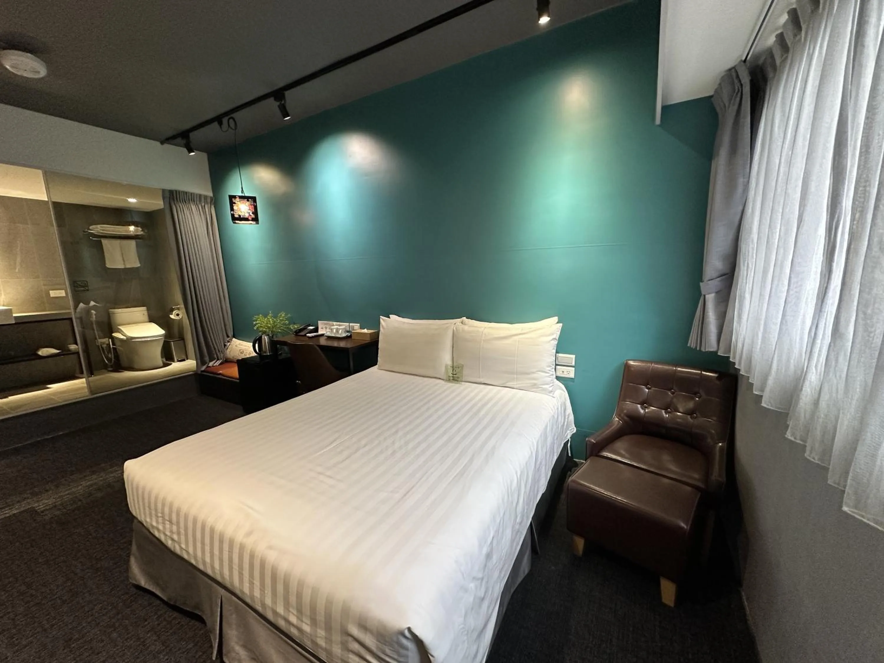 Photo of the whole room, Bed in Cho Hotel 3