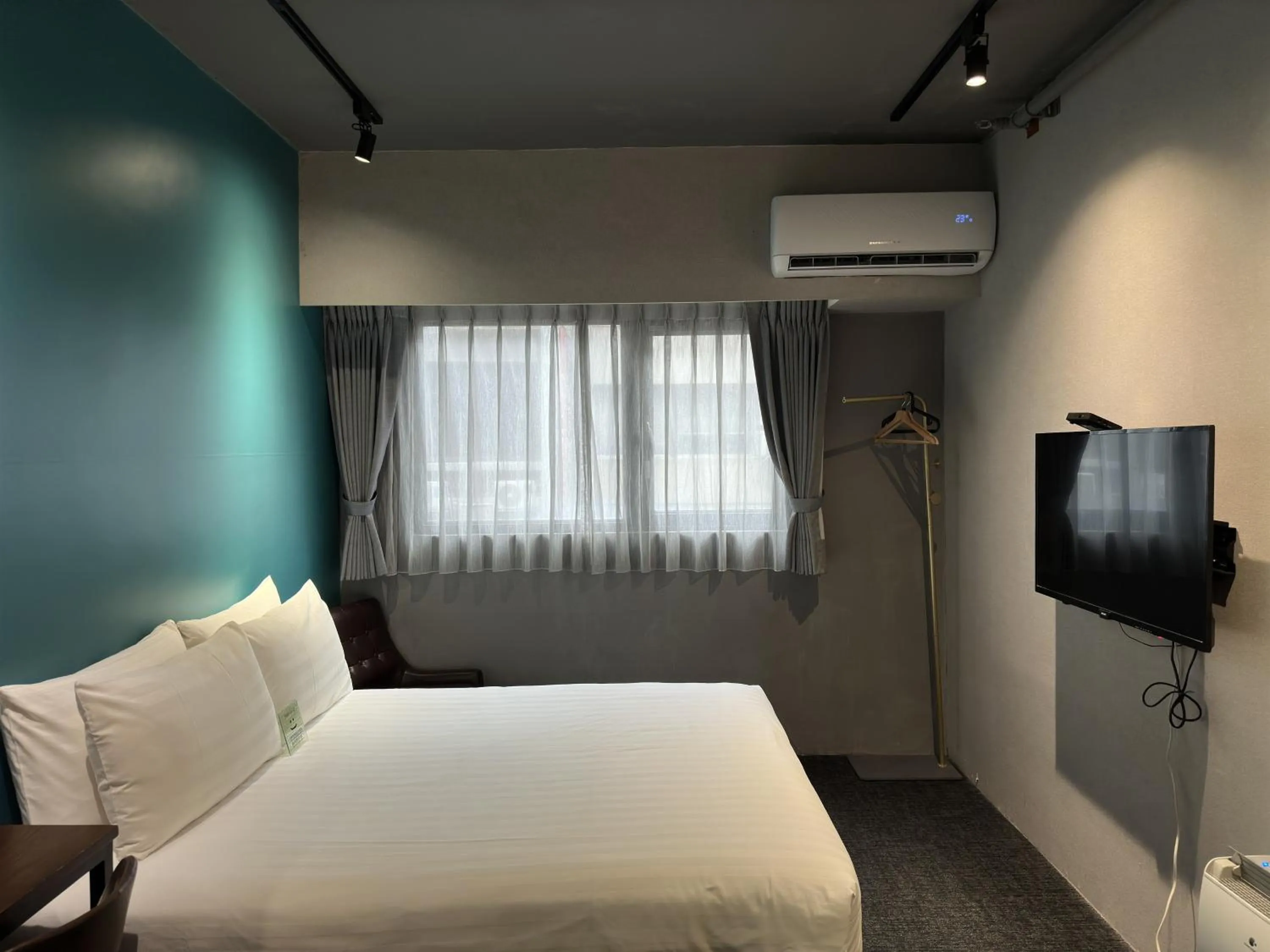 room service, Bed in Cho Hotel 3