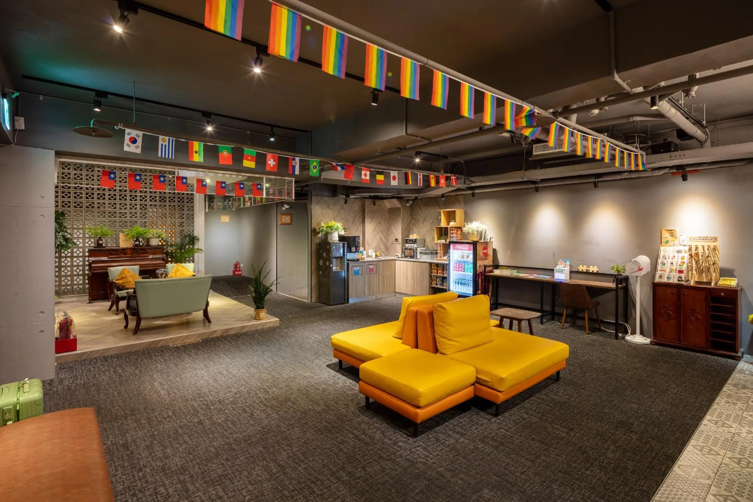 Communal lounge/ TV room in Cho Hotel 3