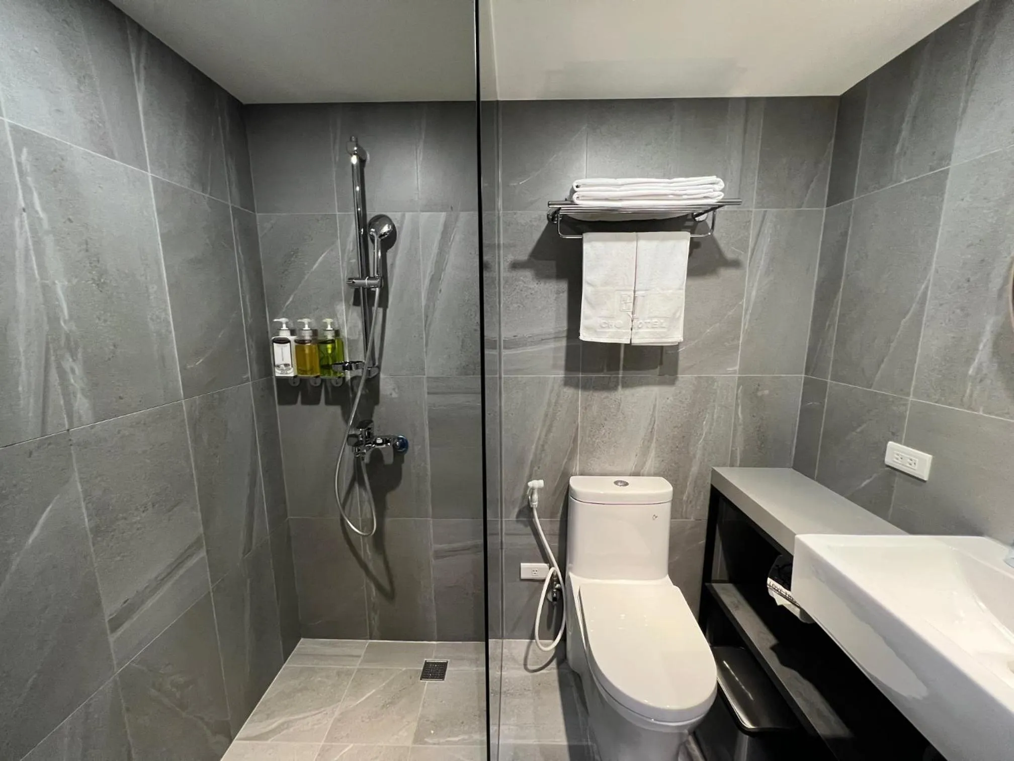 Bathroom in Cho Hotel 3