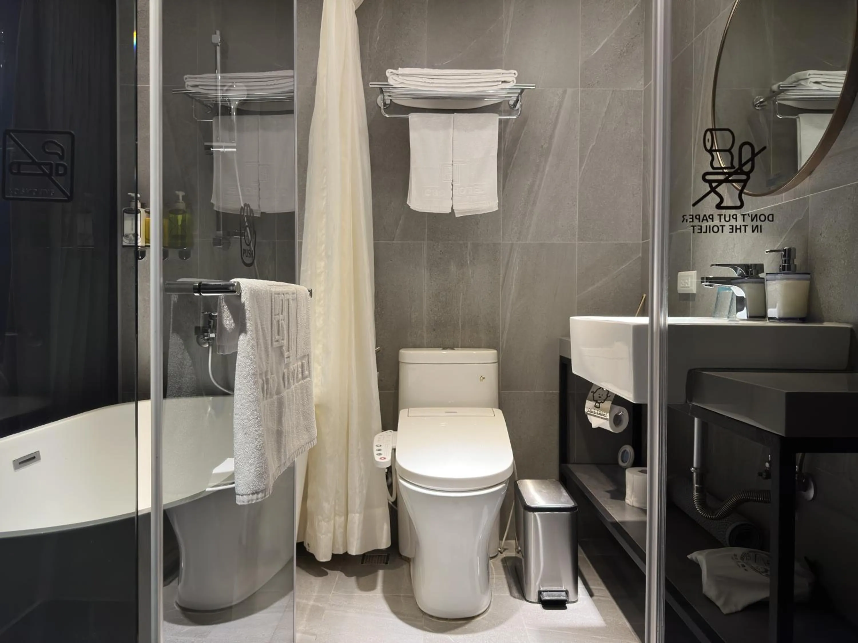 Bathroom in Cho Hotel 3