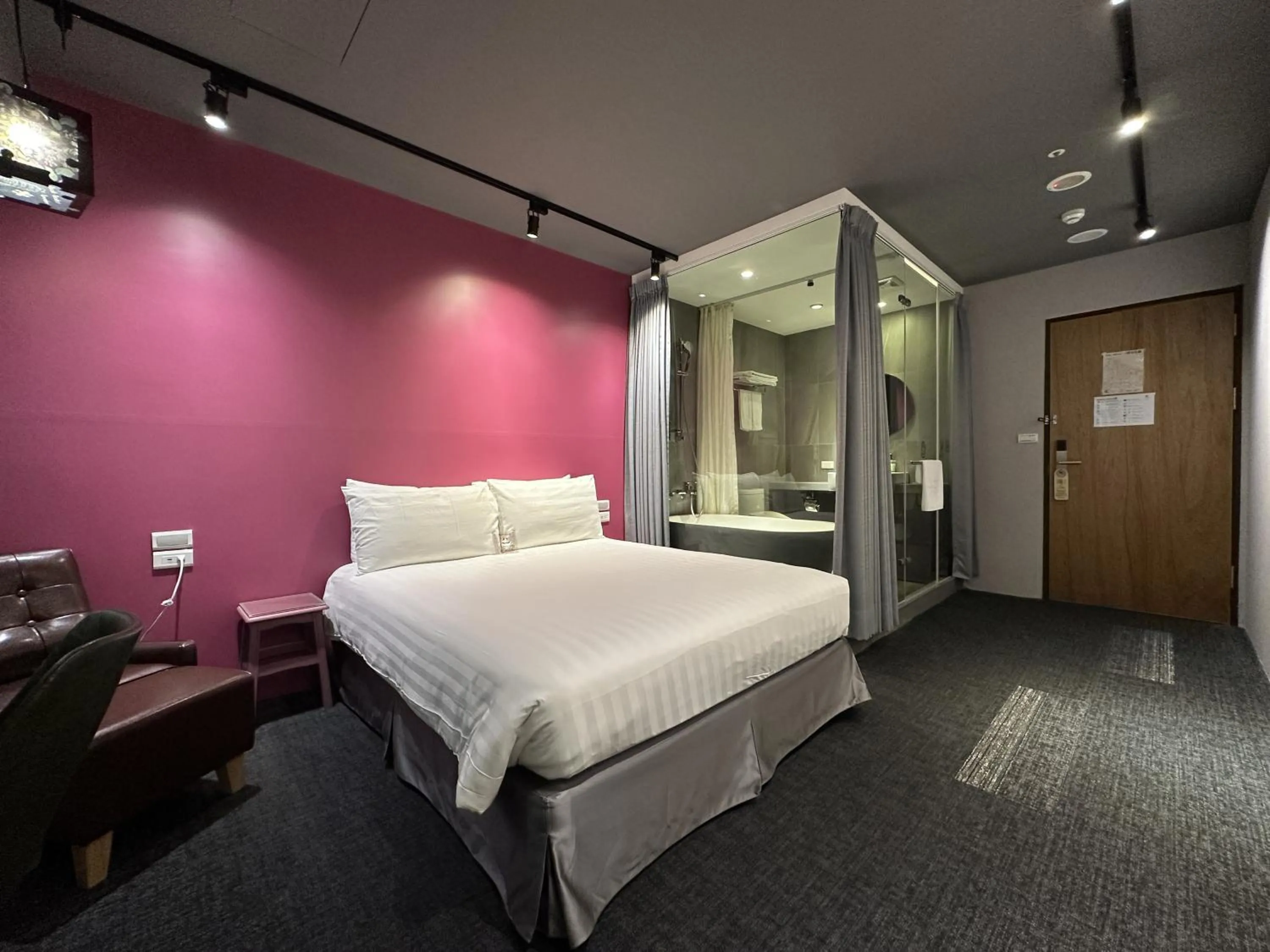 Property building, Bed in Cho Hotel 3