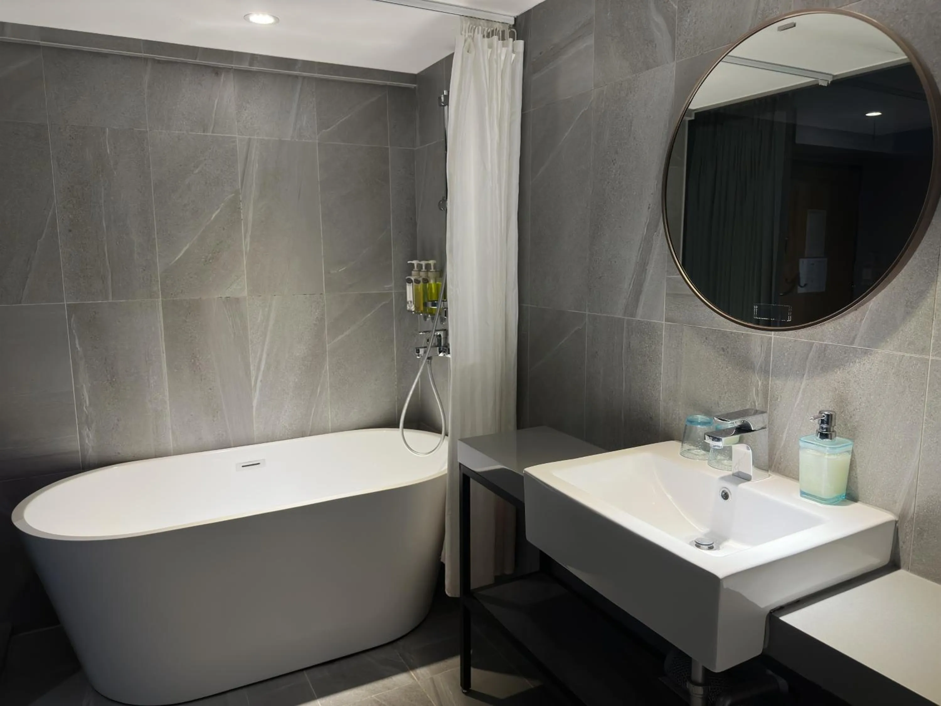 Bathroom in Cho Hotel 3