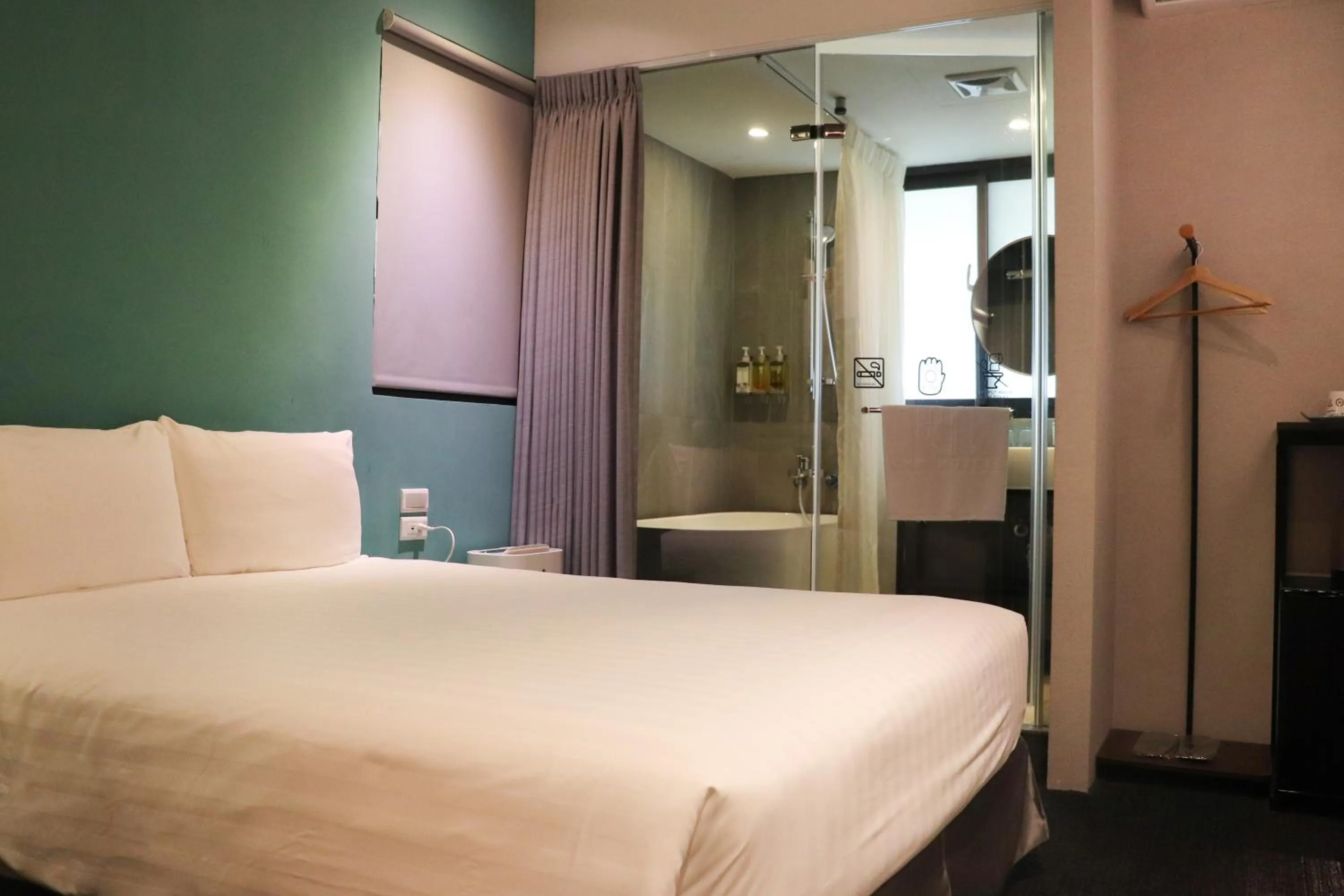 Photo of the whole room, Bed in Cho Hotel 3