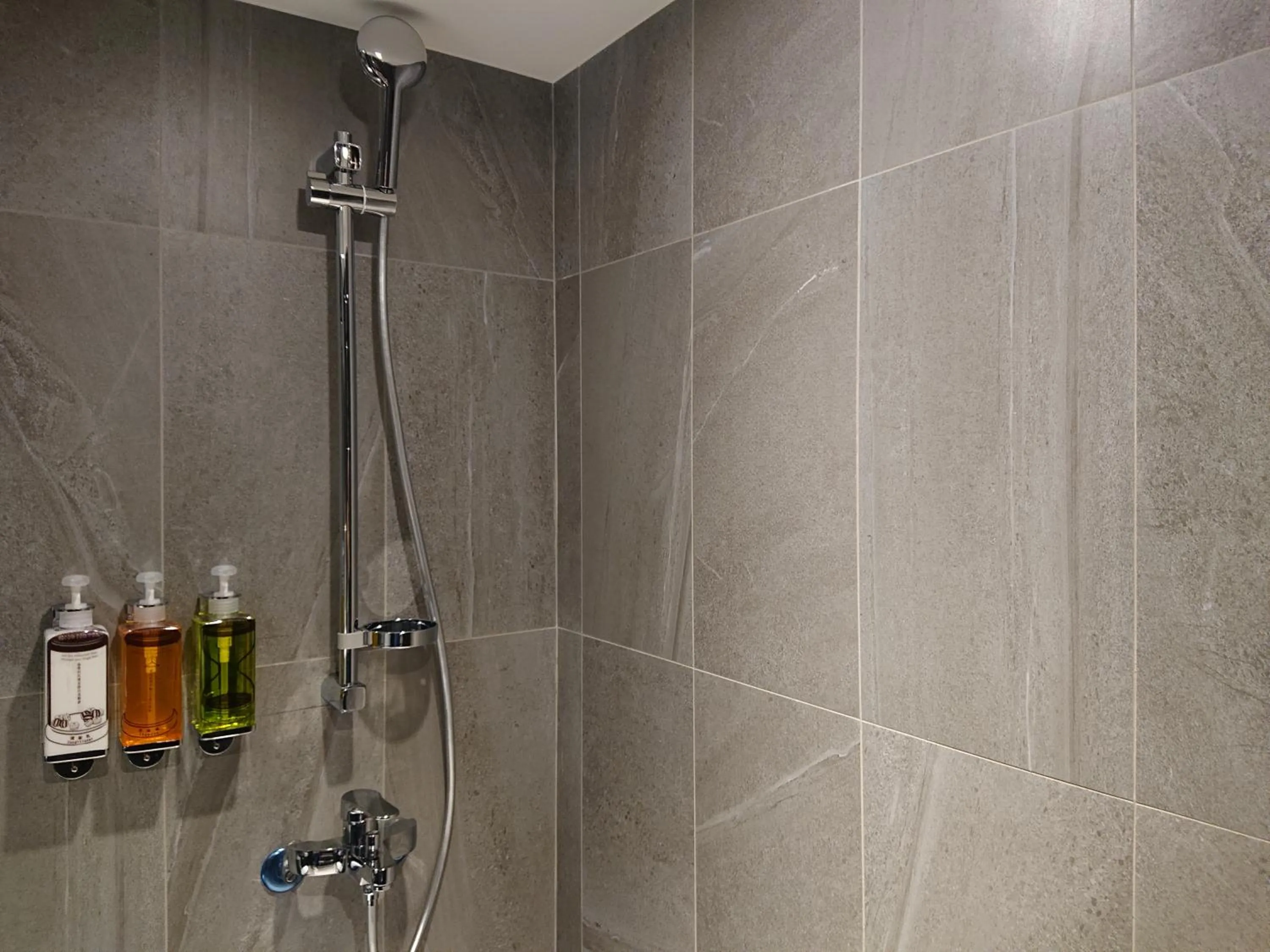 Shower in Cho Hotel 3