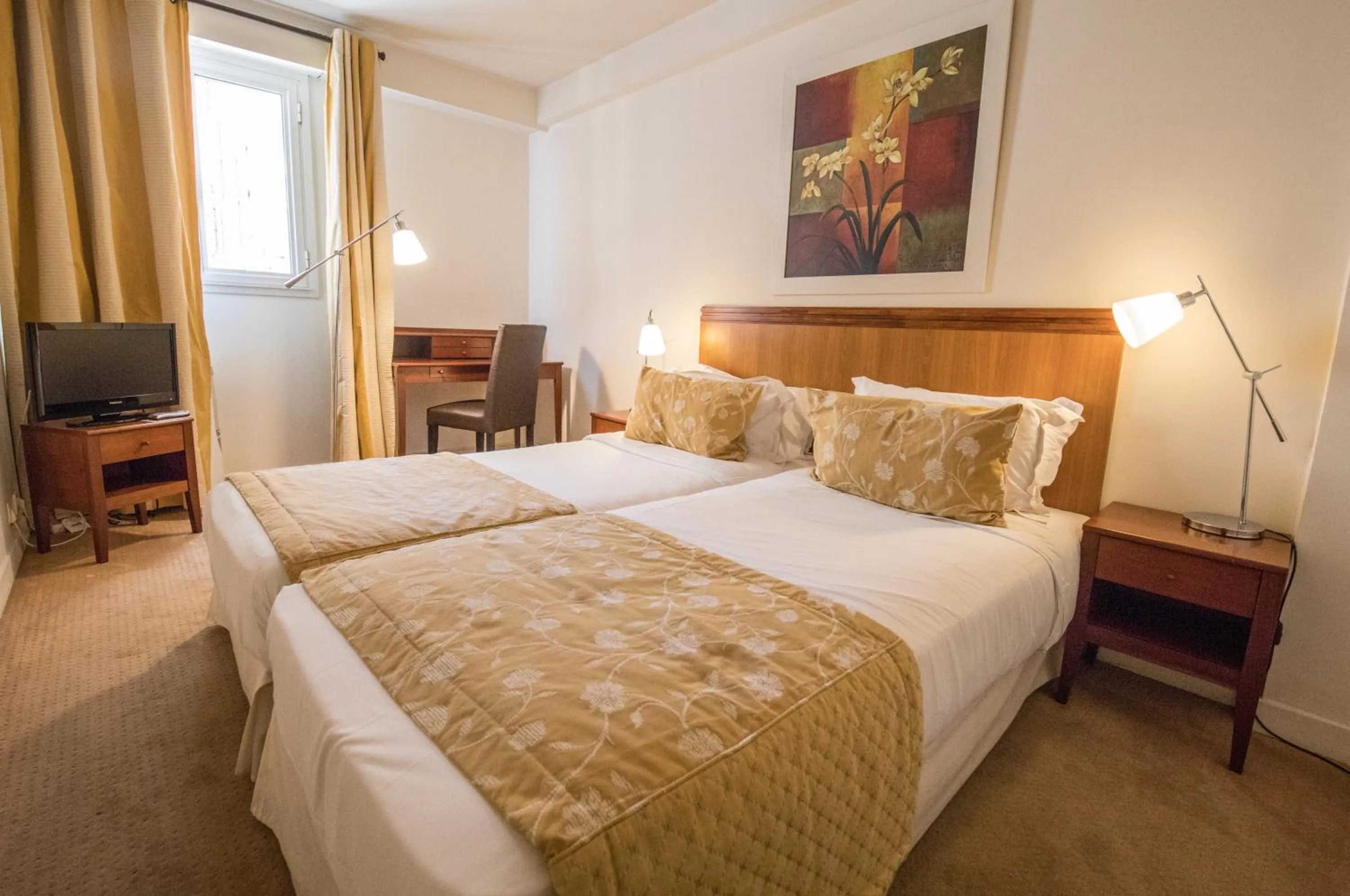 Bed in Cannes Croisette Prestige Apart'hotel