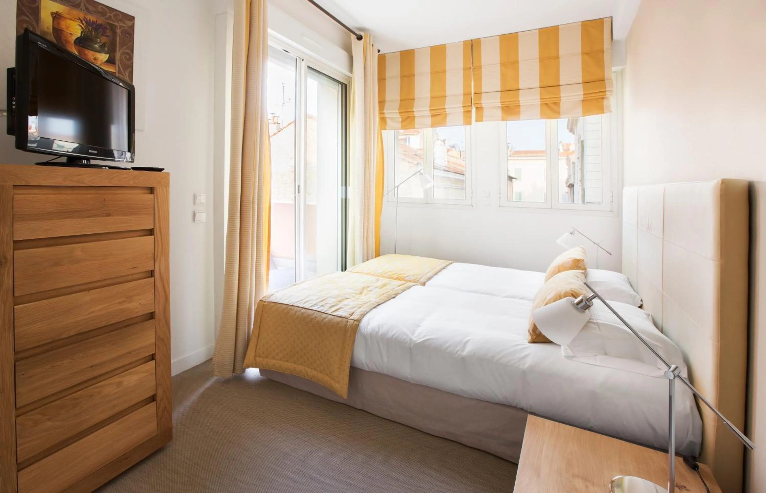 Bedroom, Bed in Cannes Croisette Prestige Apart'hotel