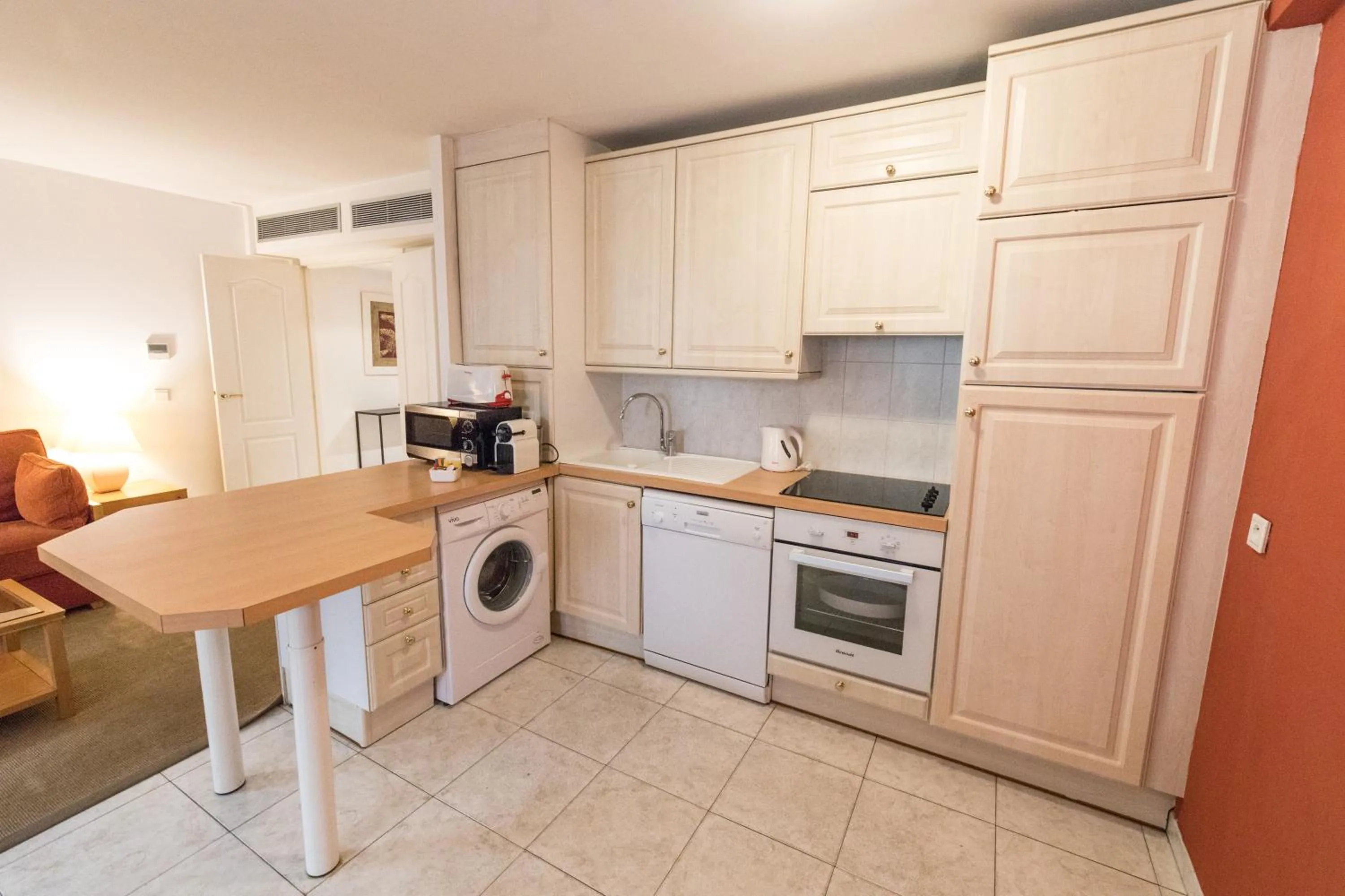 Kitchen or kitchenette in Cannes Croisette Prestige Apart'hotel