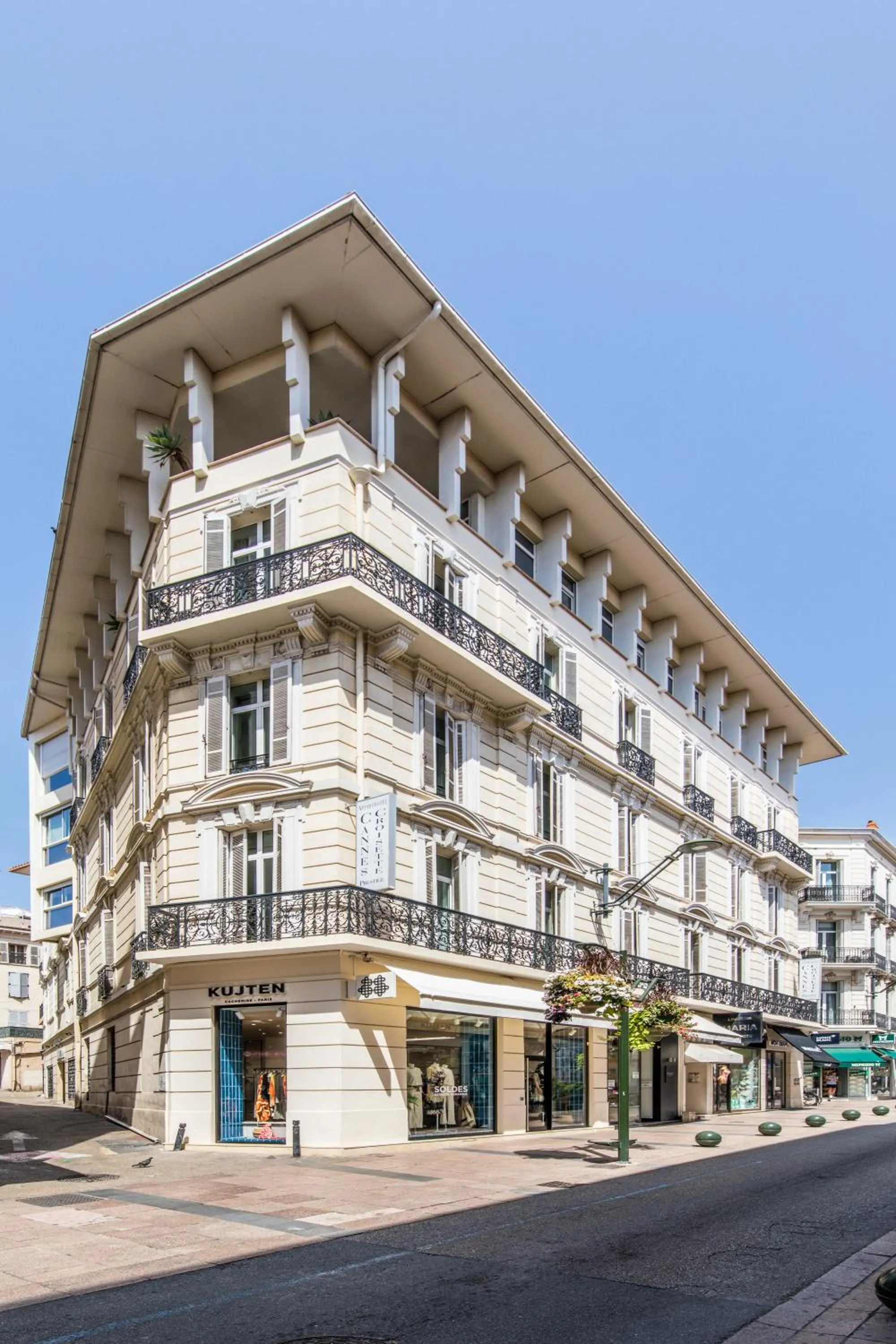 Property building in Cannes Croisette Prestige Apart'hotel