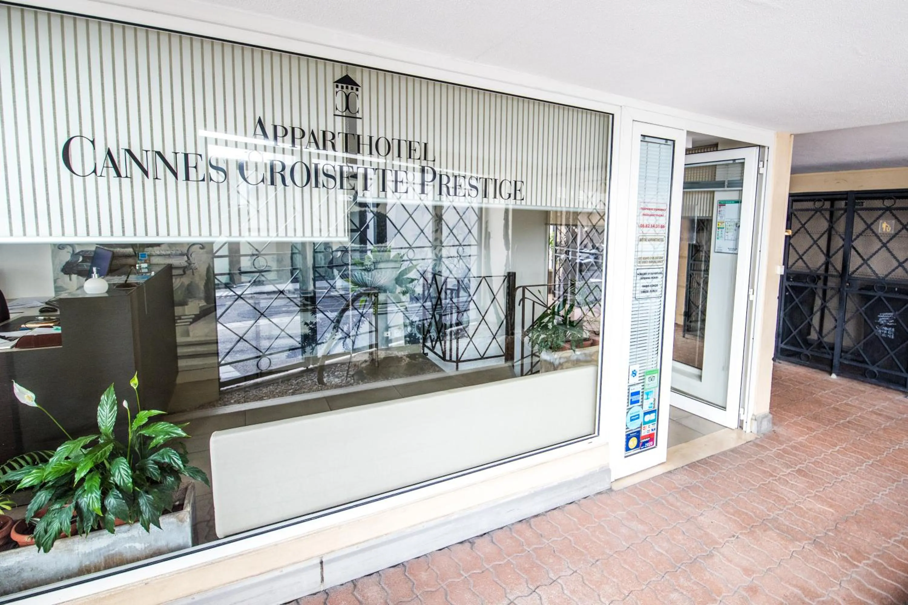 Facade/entrance in Cannes Croisette Prestige Apart'hotel