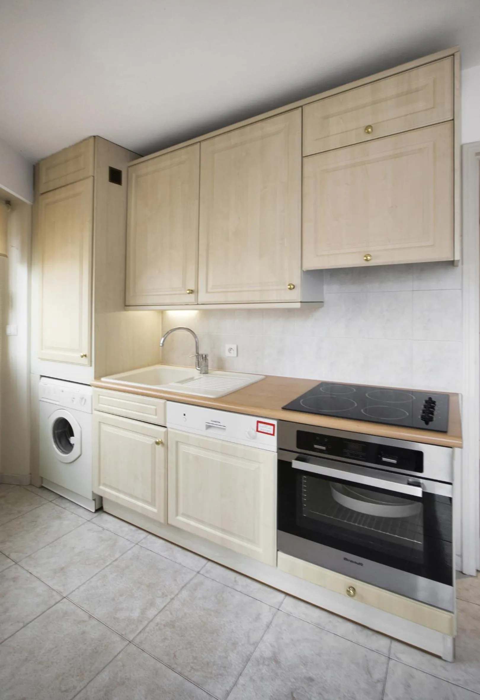 Kitchen or kitchenette in Cannes Croisette Prestige Apart'hotel