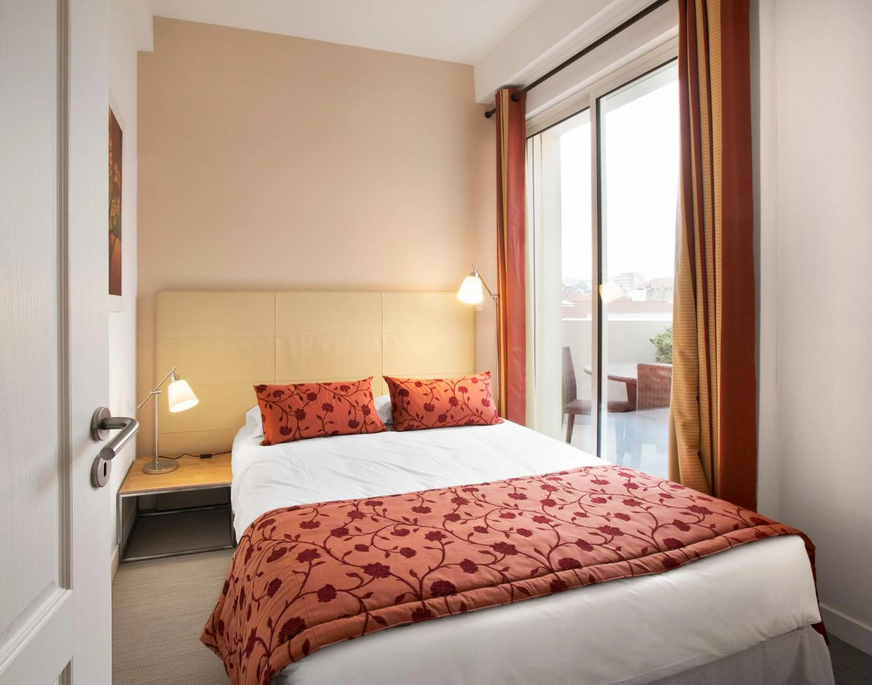 Bedroom, Bed in Cannes Croisette Prestige Apart'hotel