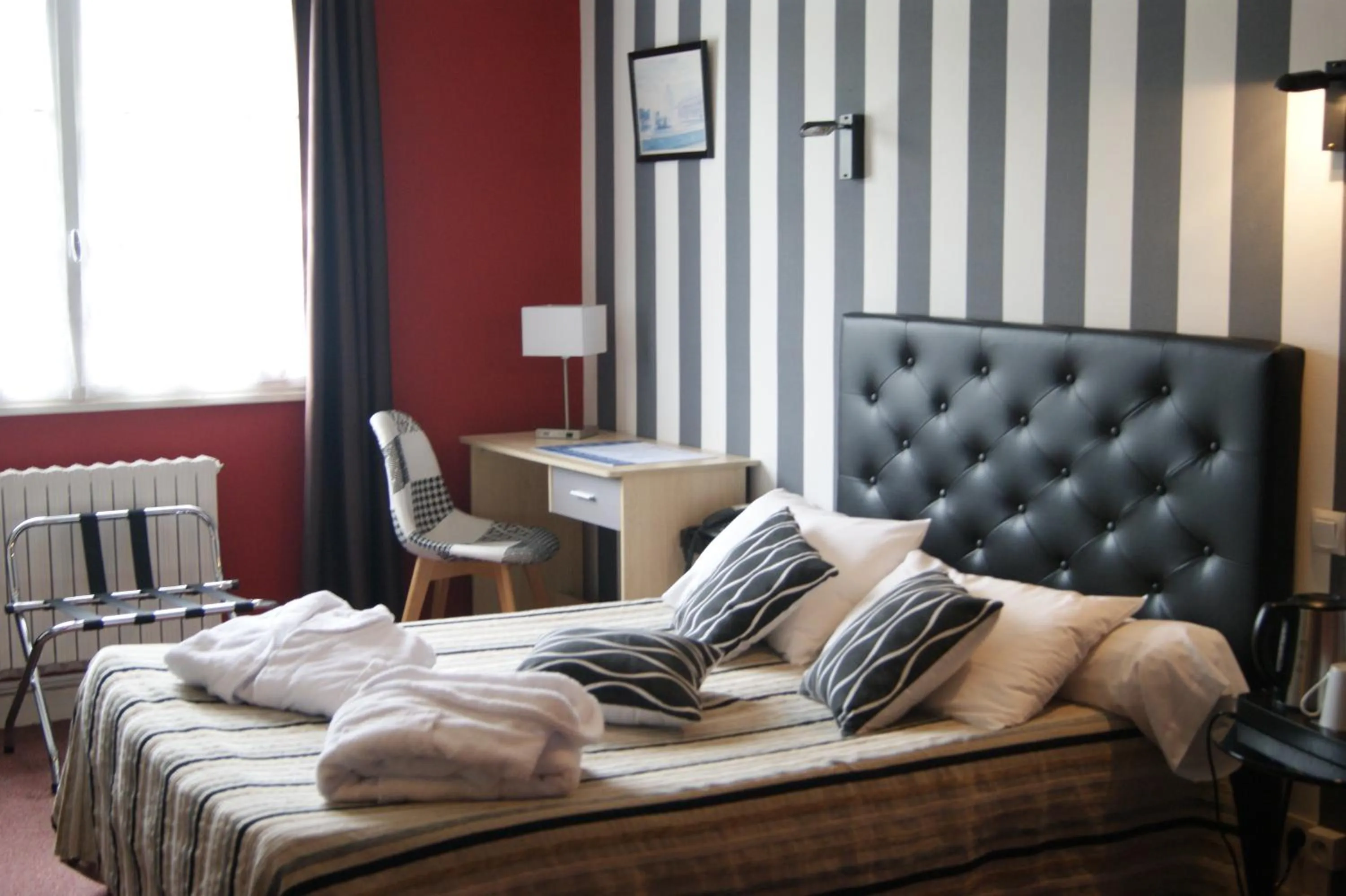 Photo of the whole room in Hotel de L'Europe, La Roche-Posay