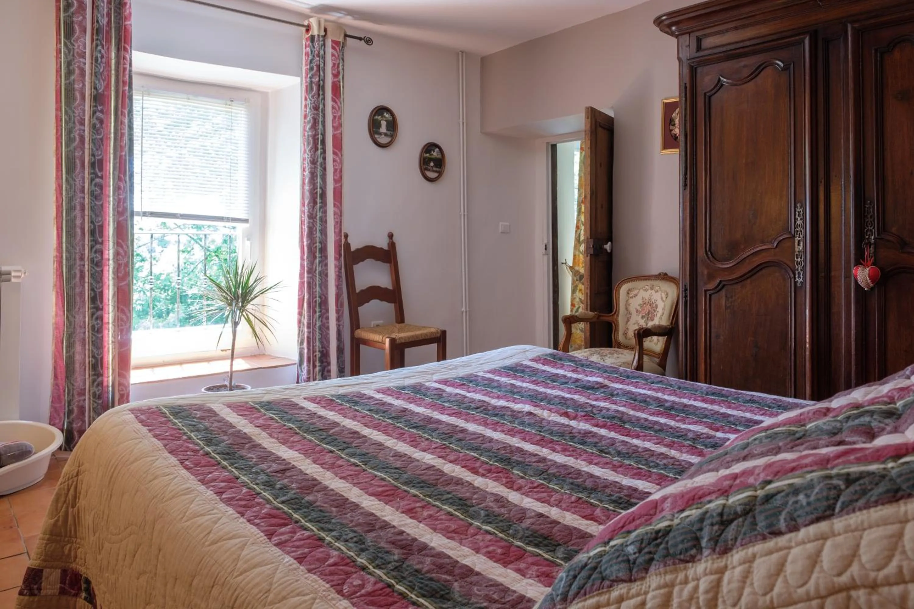 Bedroom, Bed in Domaine de Malouziès