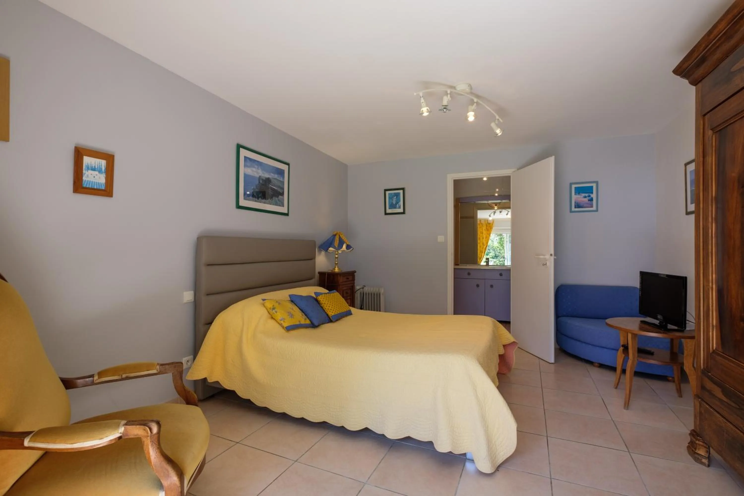 Bedroom, Bed in Domaine de Malouziès