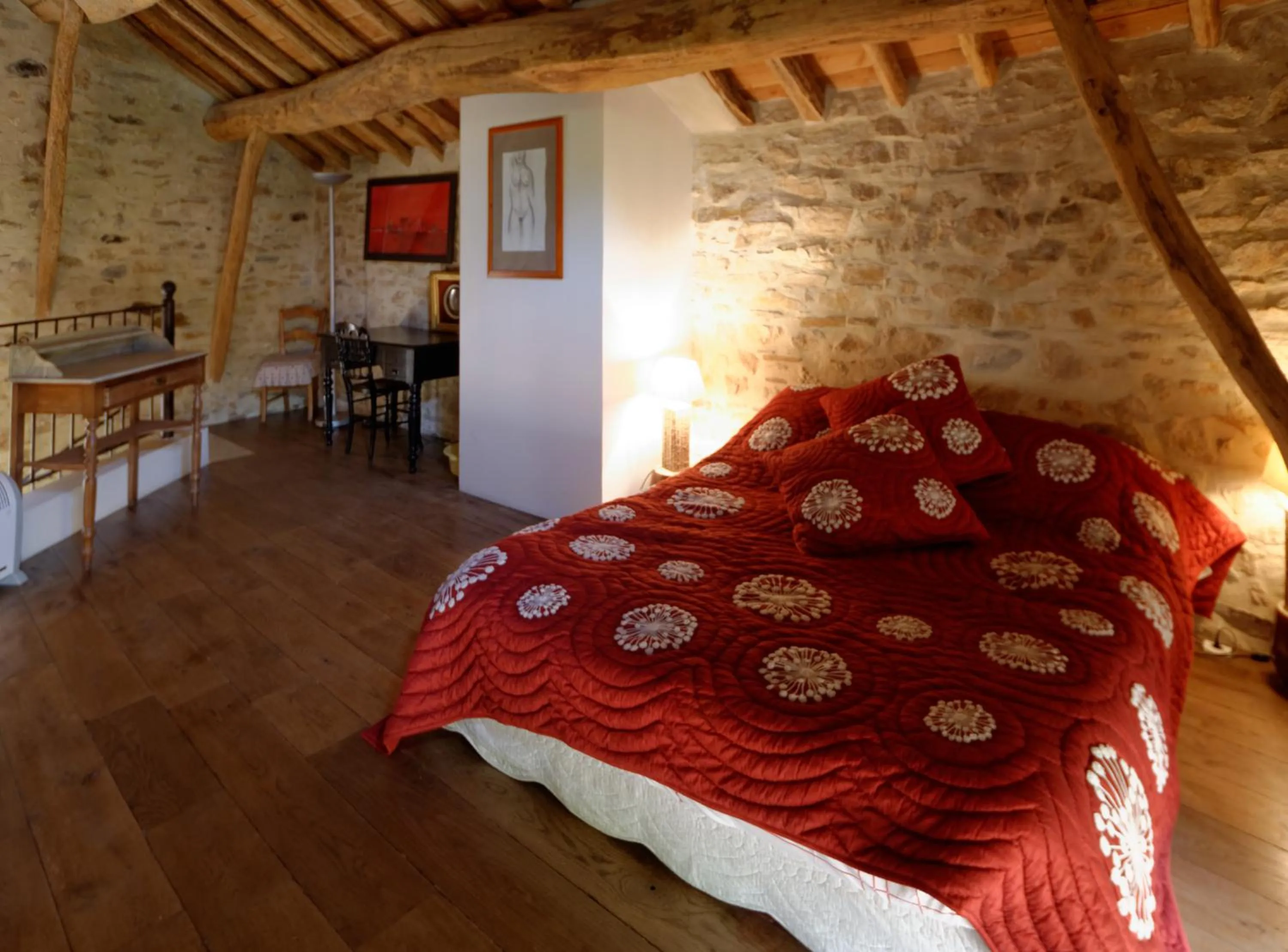 Photo of the whole room, Bed in Domaine de Malouziès