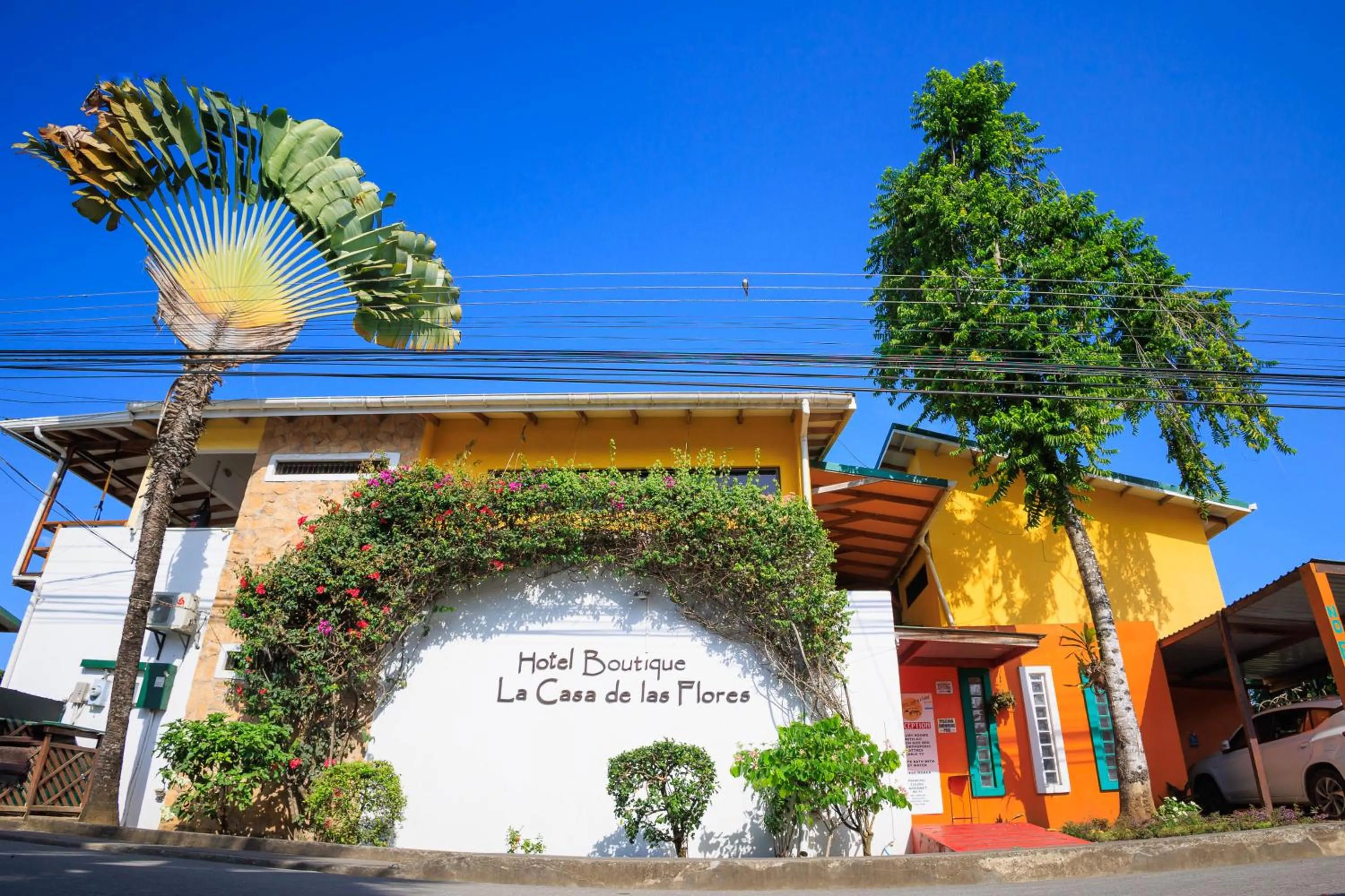 Property building in Hotel Boutique La Casa de las Flores