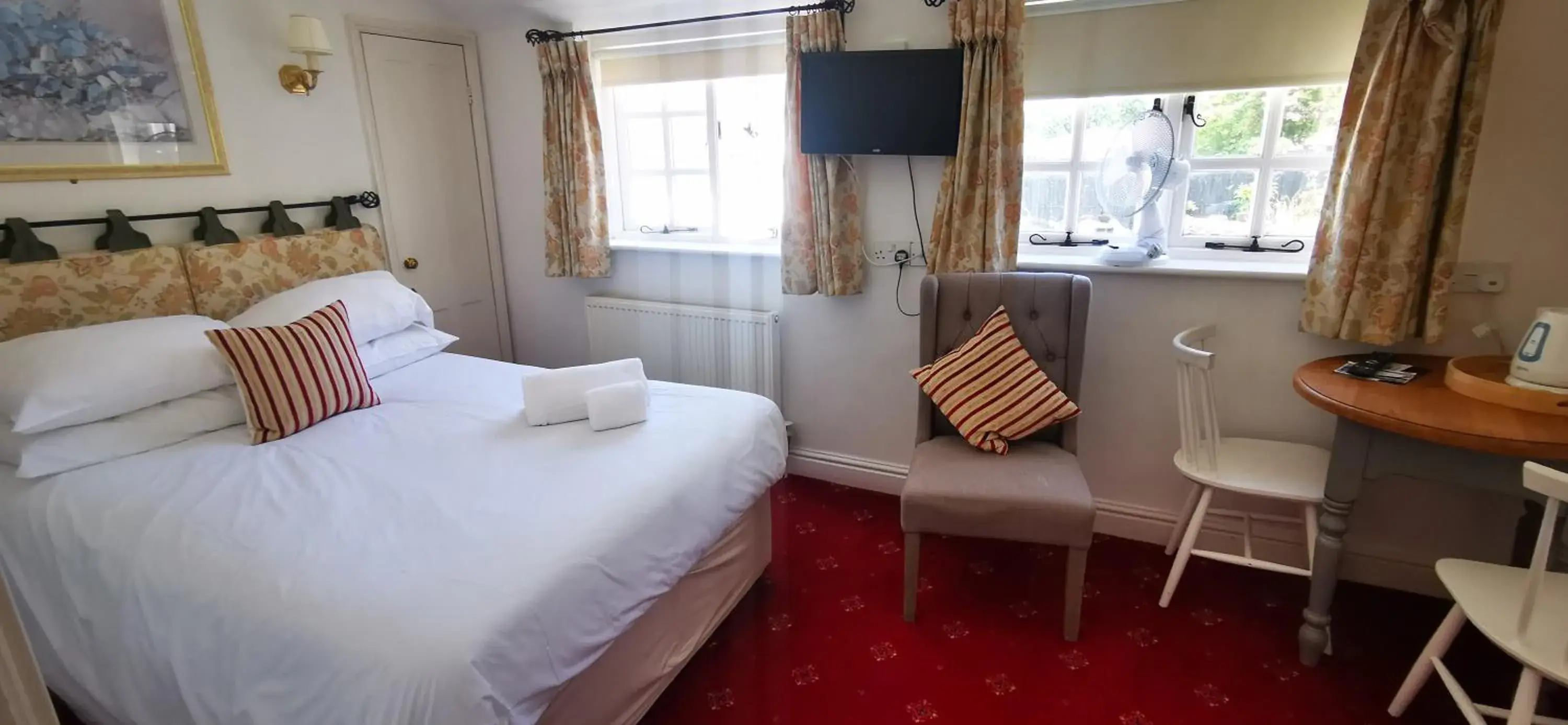 Single Room with Shower - single occupancy in The Abbey Hotel & Apartments Single Room with Shower - single occupancy in The Abbey Hotel & Apartments