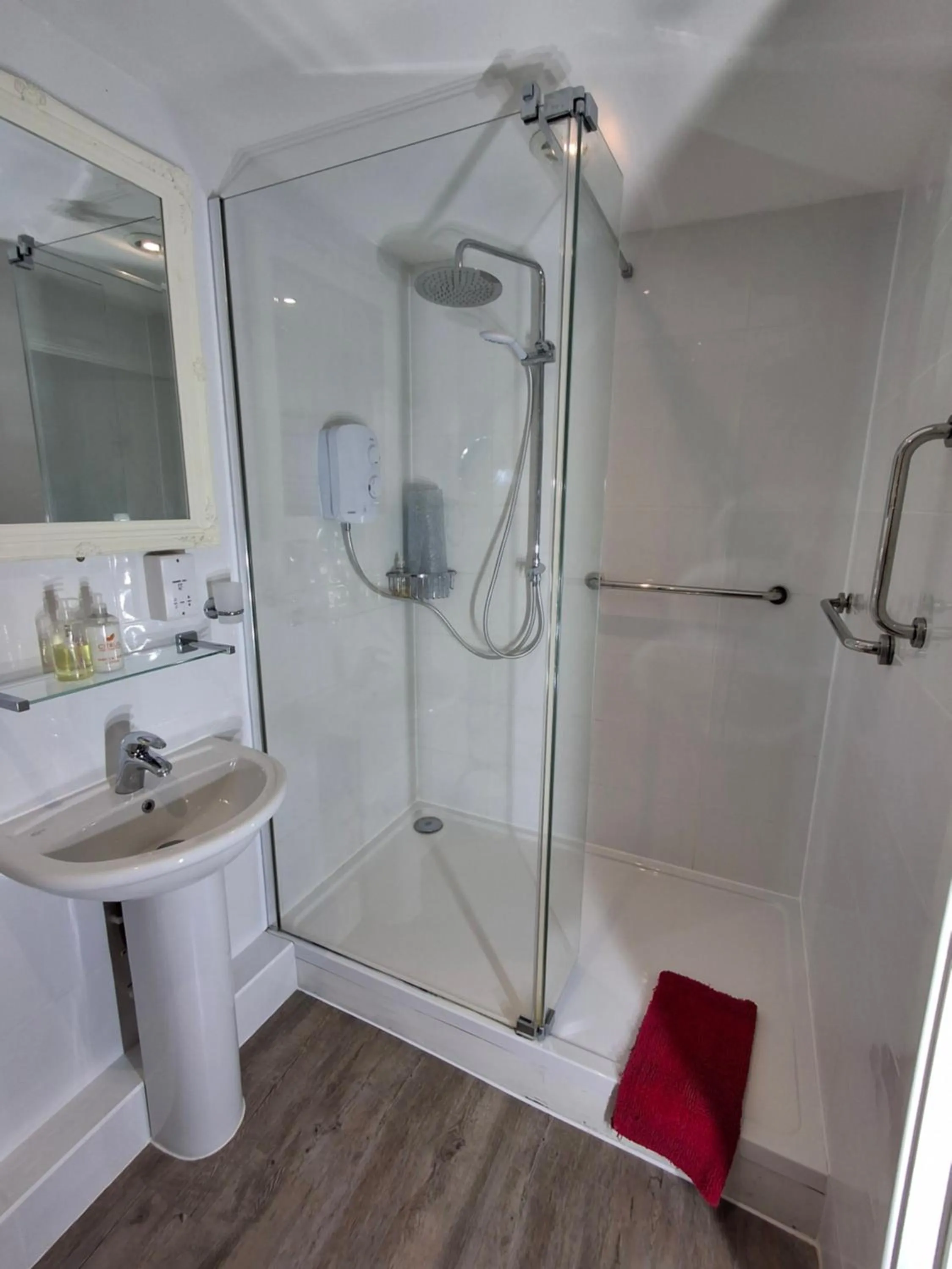 Shower in The Abbey Hotel & Apartments