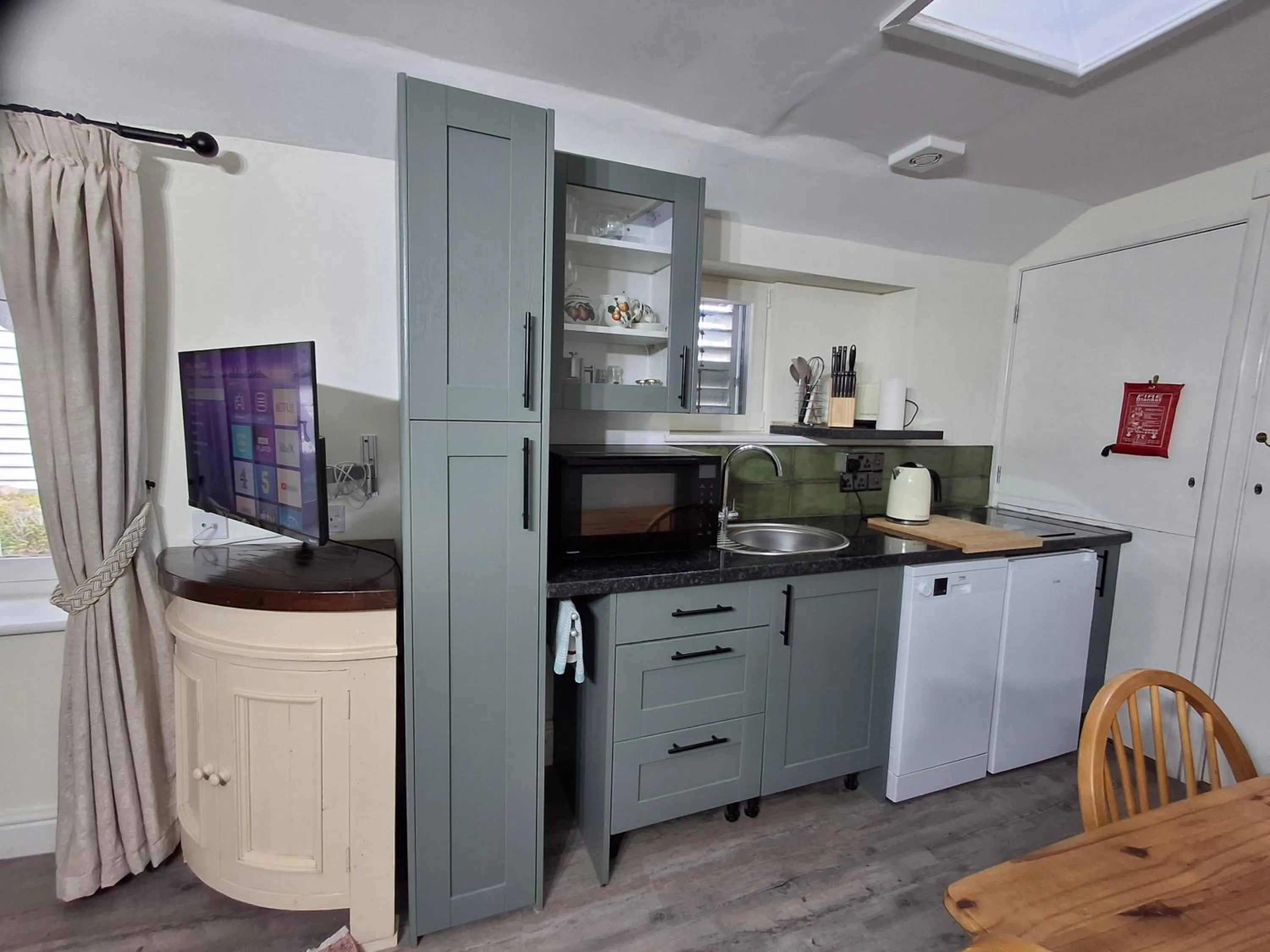 Coffee/tea facilities in The Abbey Hotel & Apartments