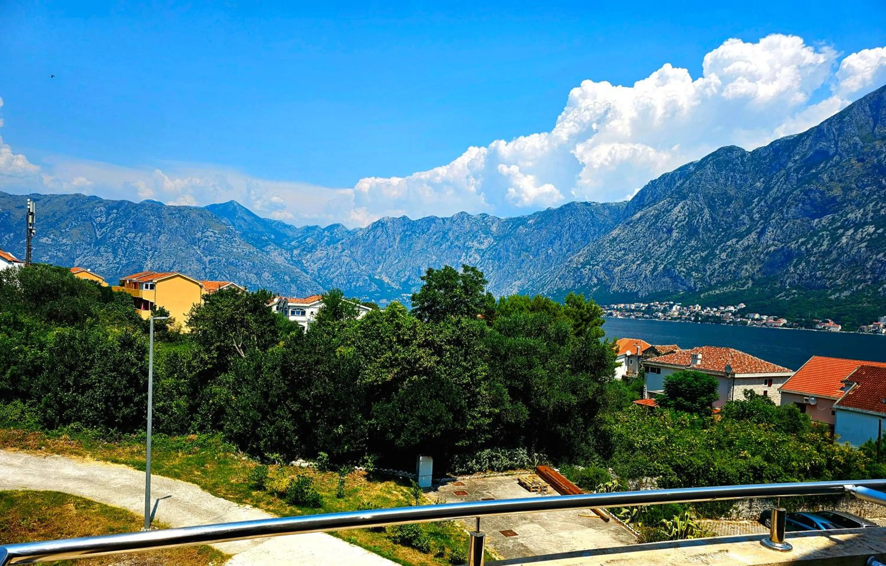 Day in Montebay Perla