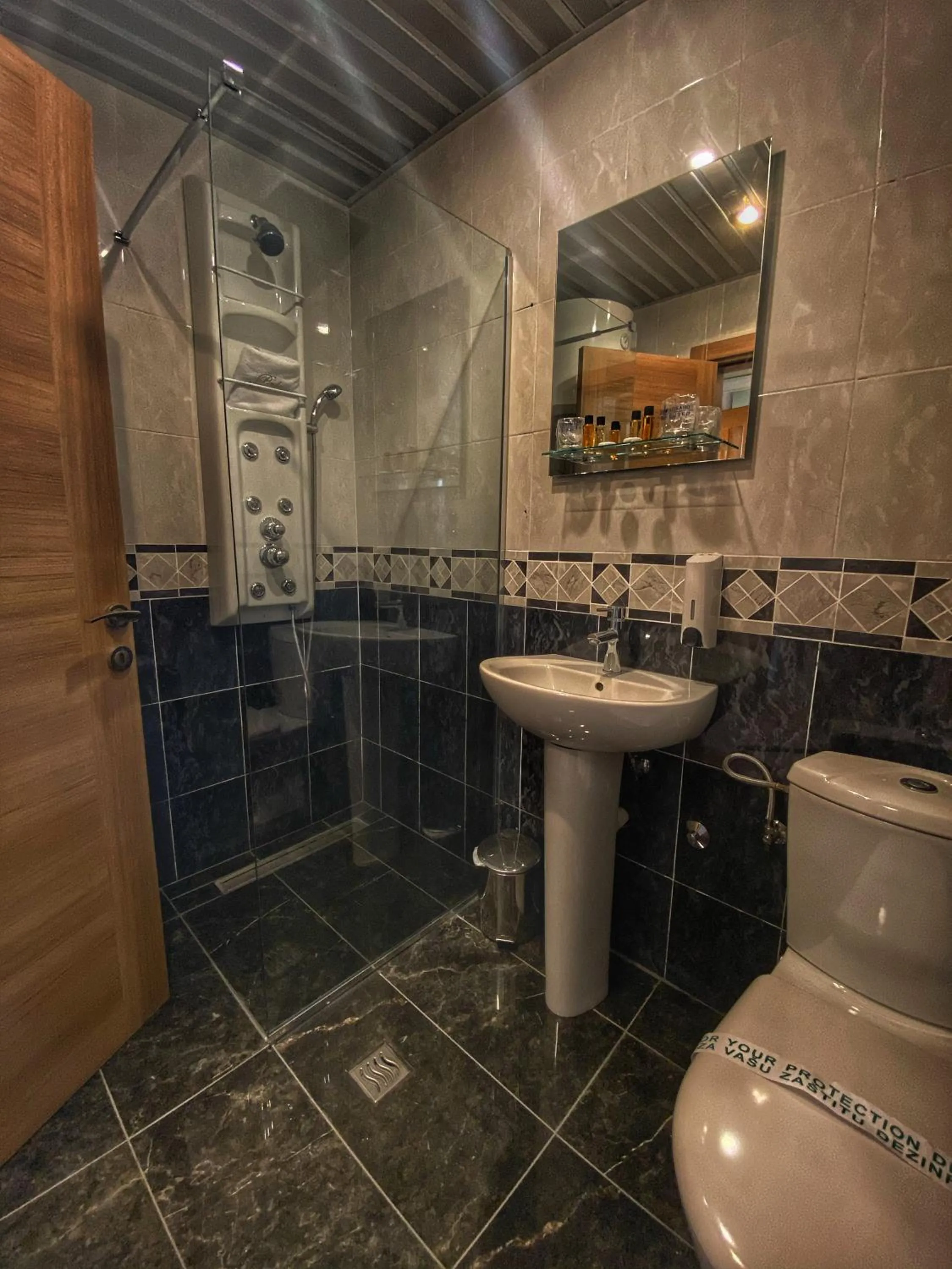 Toilet in Montebay Perla