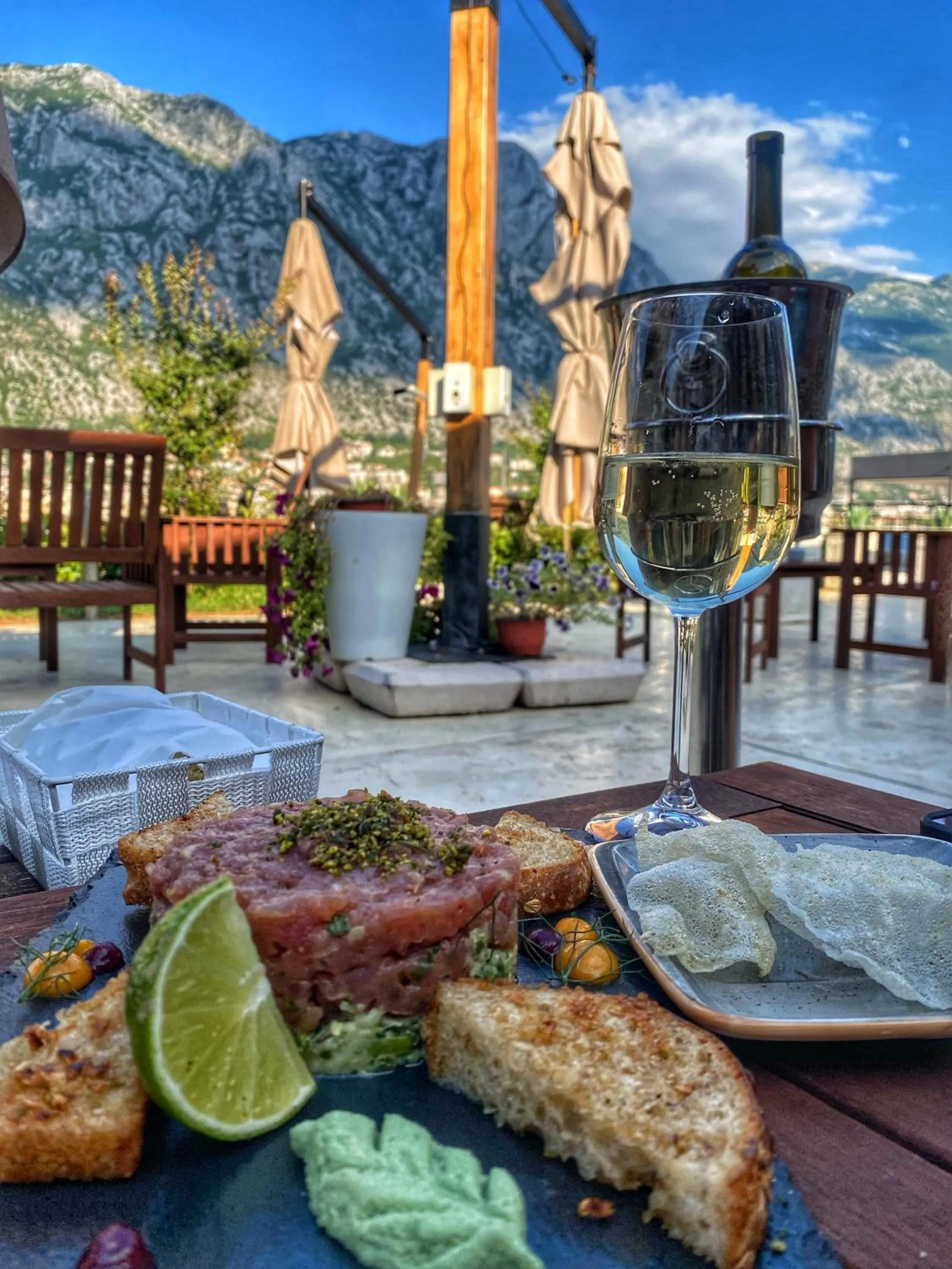 Restaurant/places to eat in Montebay Perla