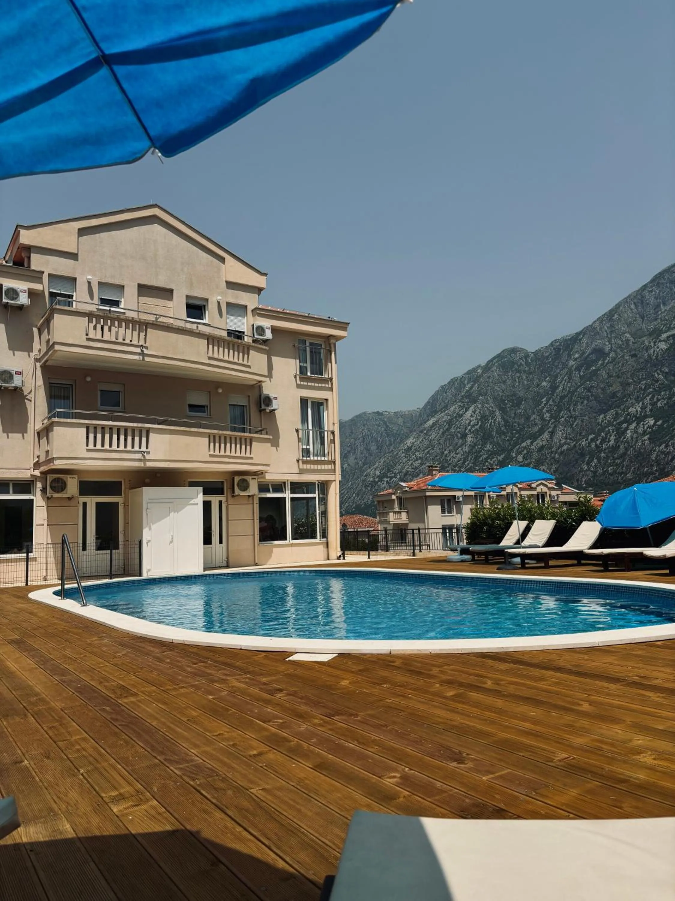 Swimming pool in Montebay Perla