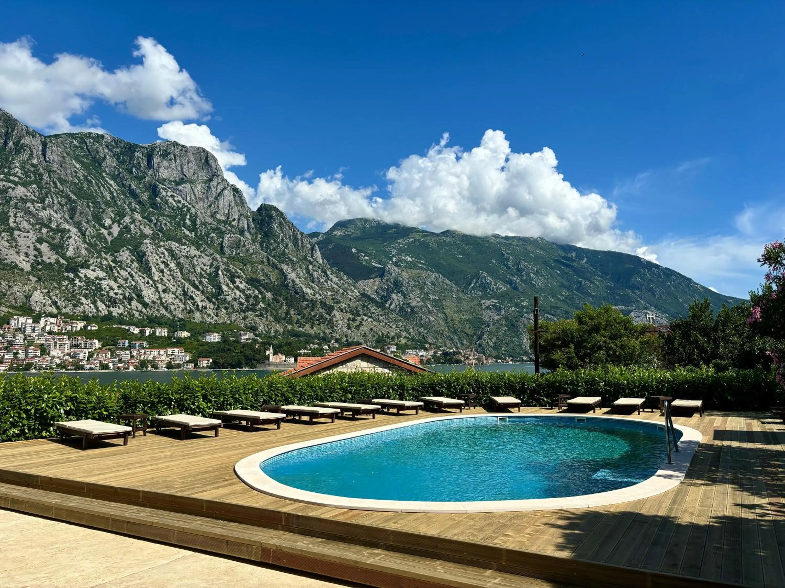 Swimming pool in Montebay Perla