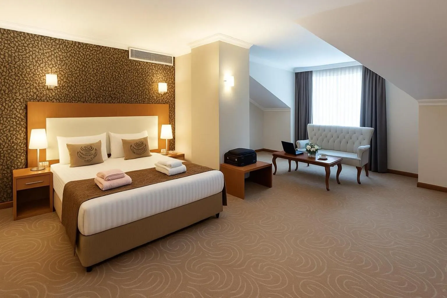 Photo of the whole room, Bed in Grand Hotel Avcılar