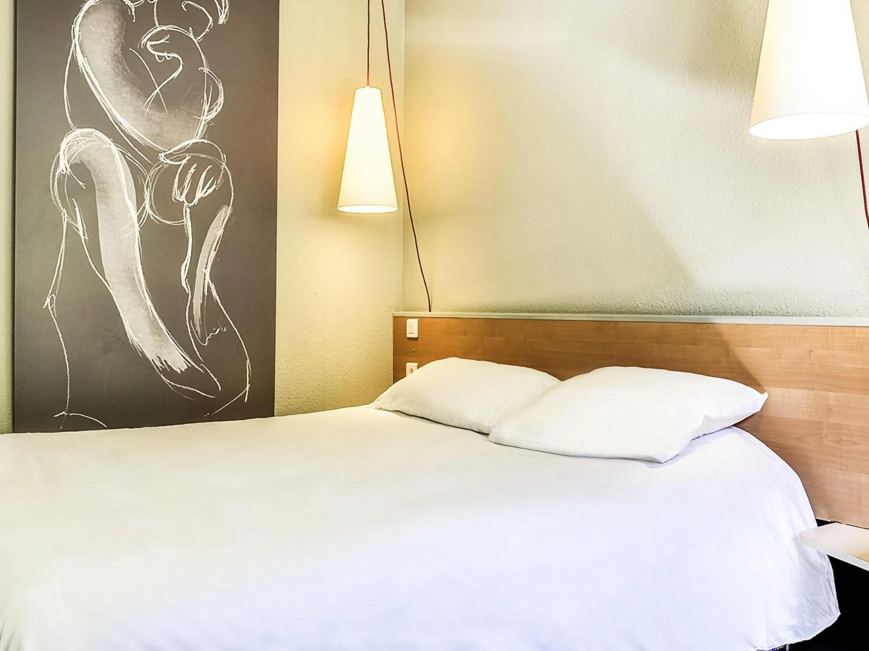 Bedroom, Bed in ibis Salon de Provence