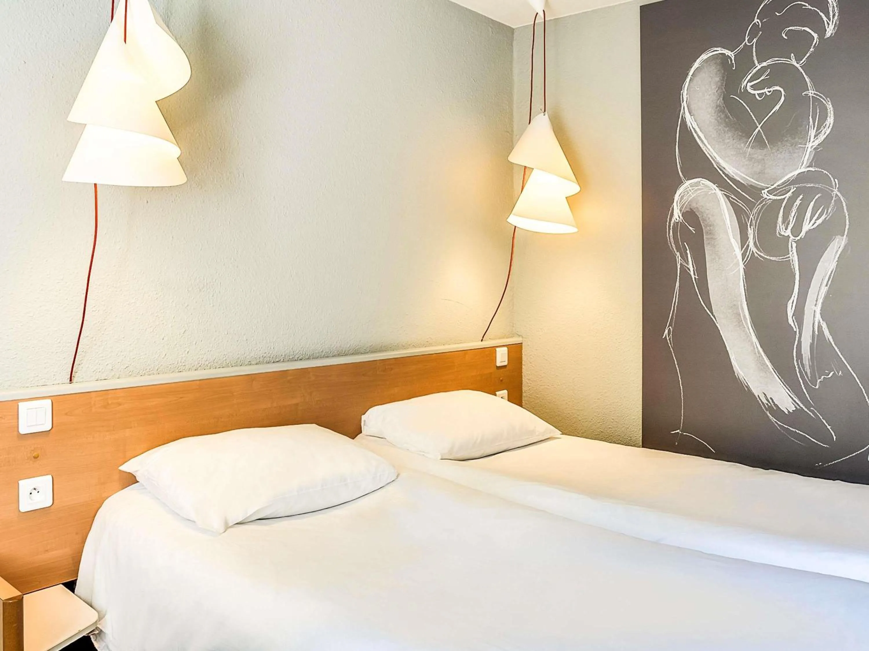 Bedroom, Bed in ibis Salon de Provence