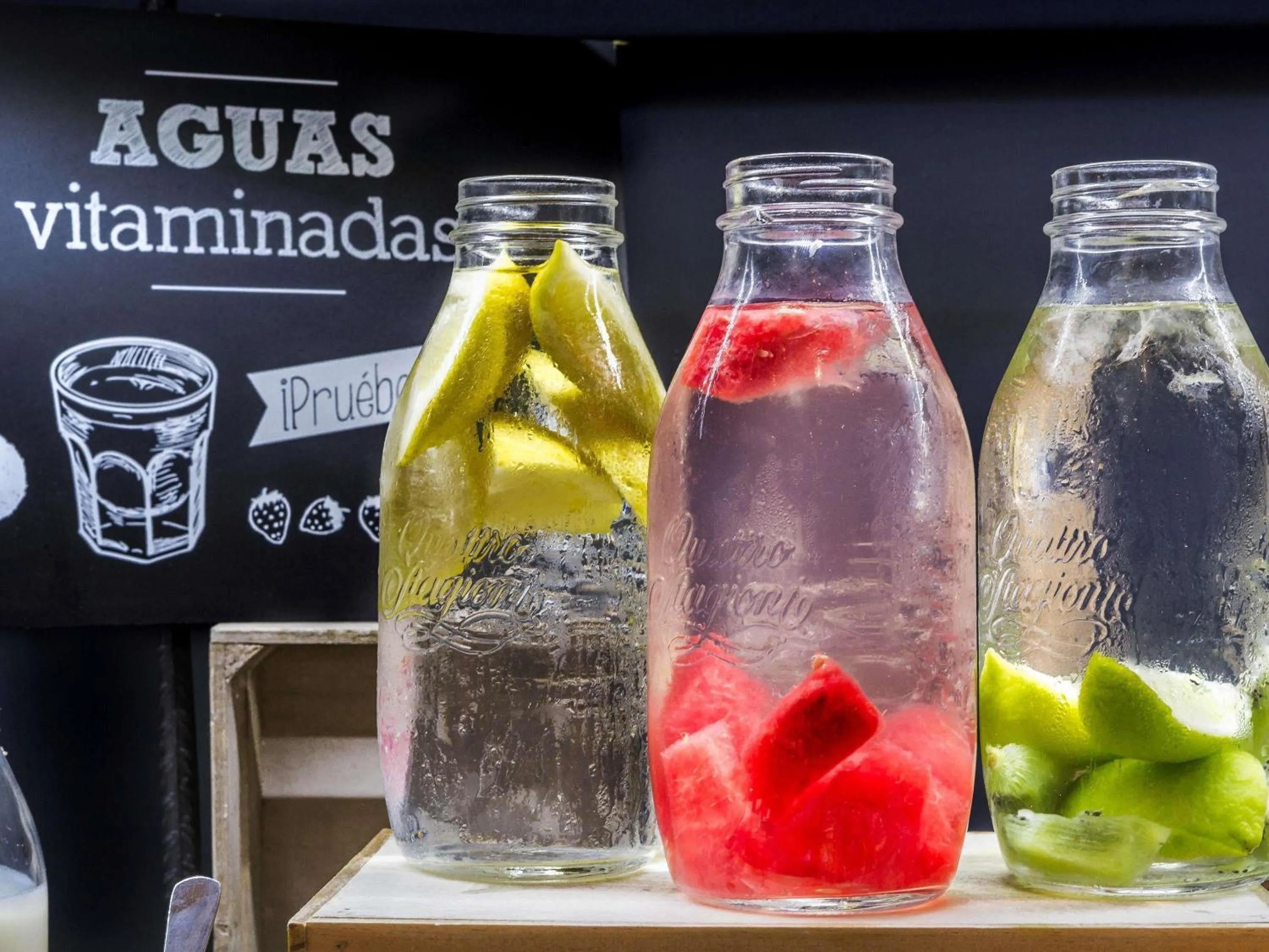 Lounge or bar in ibis Salon de Provence