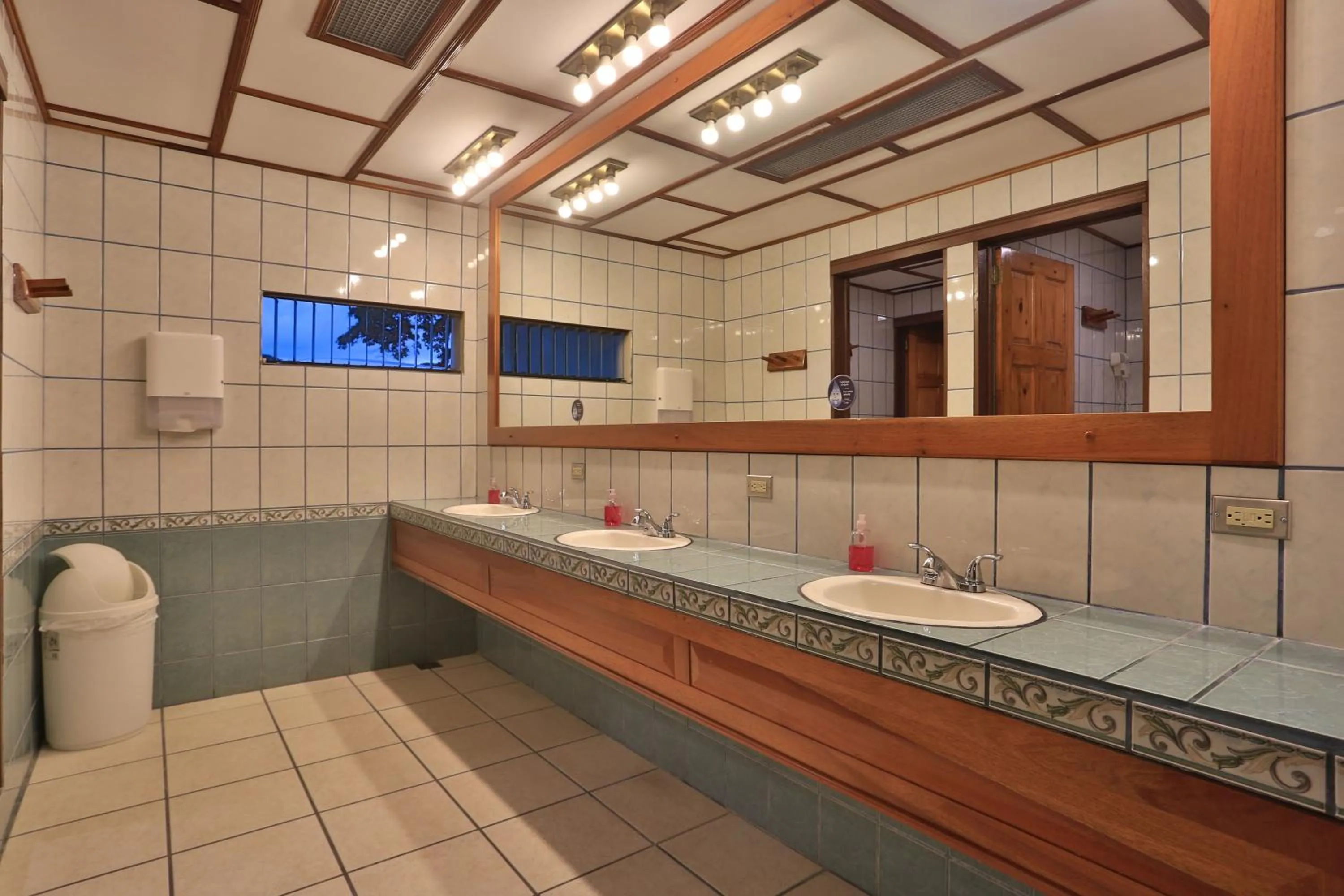 Bathroom in Arenal Observatory Lodge & Trails