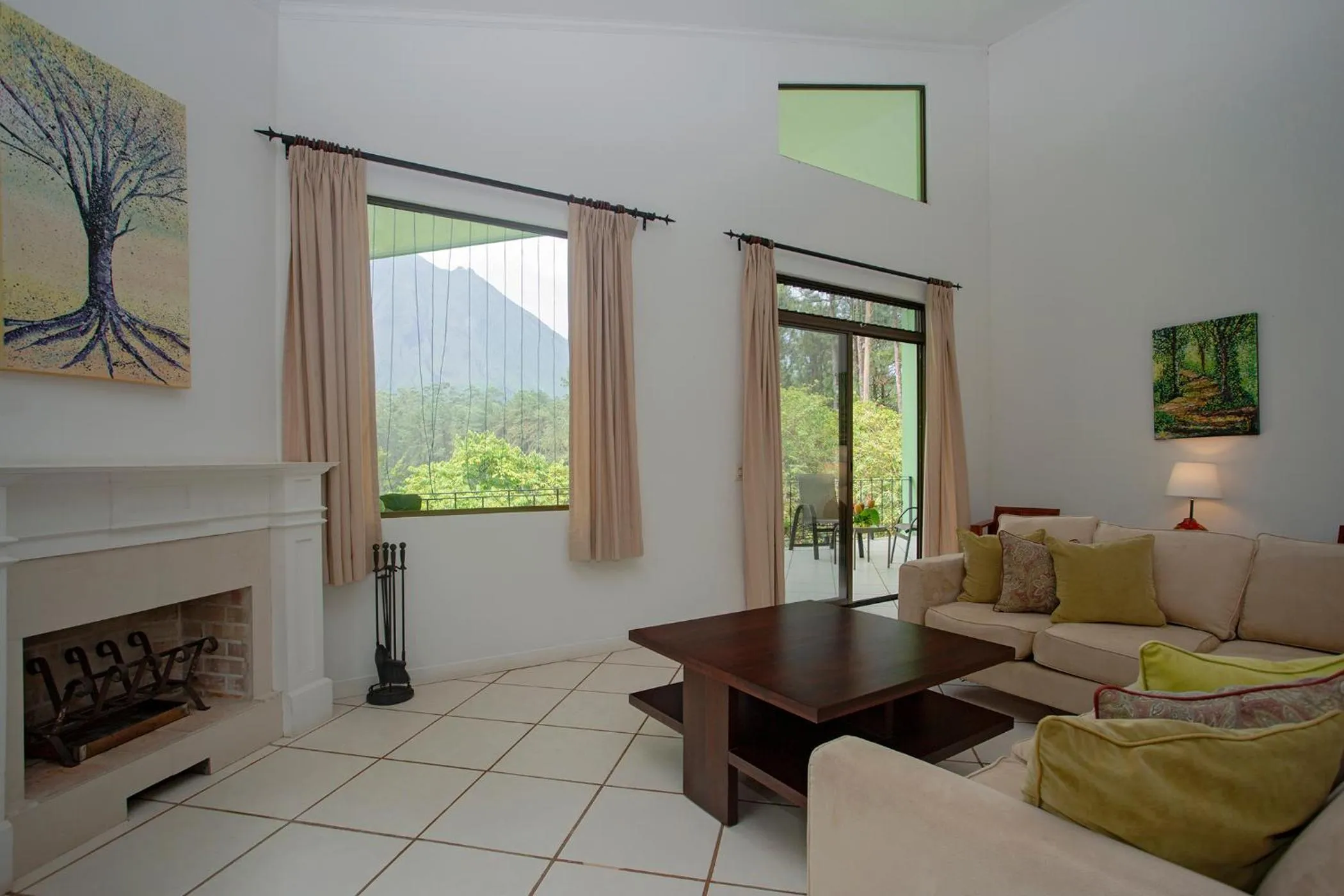 Living room in Arenal Observatory Lodge & Trails