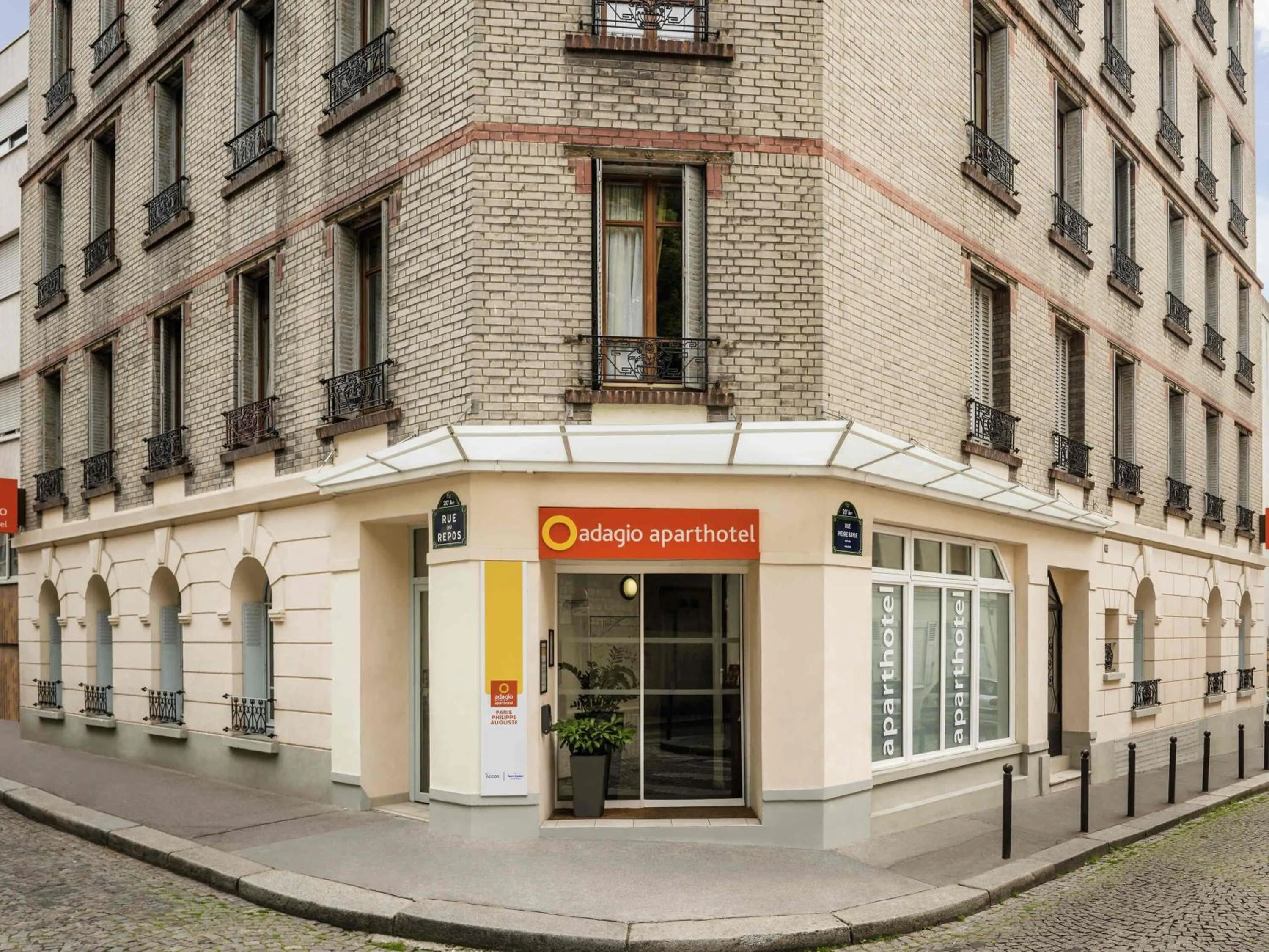 Property building in Aparthotel Adagio Access Paris Philippe Auguste