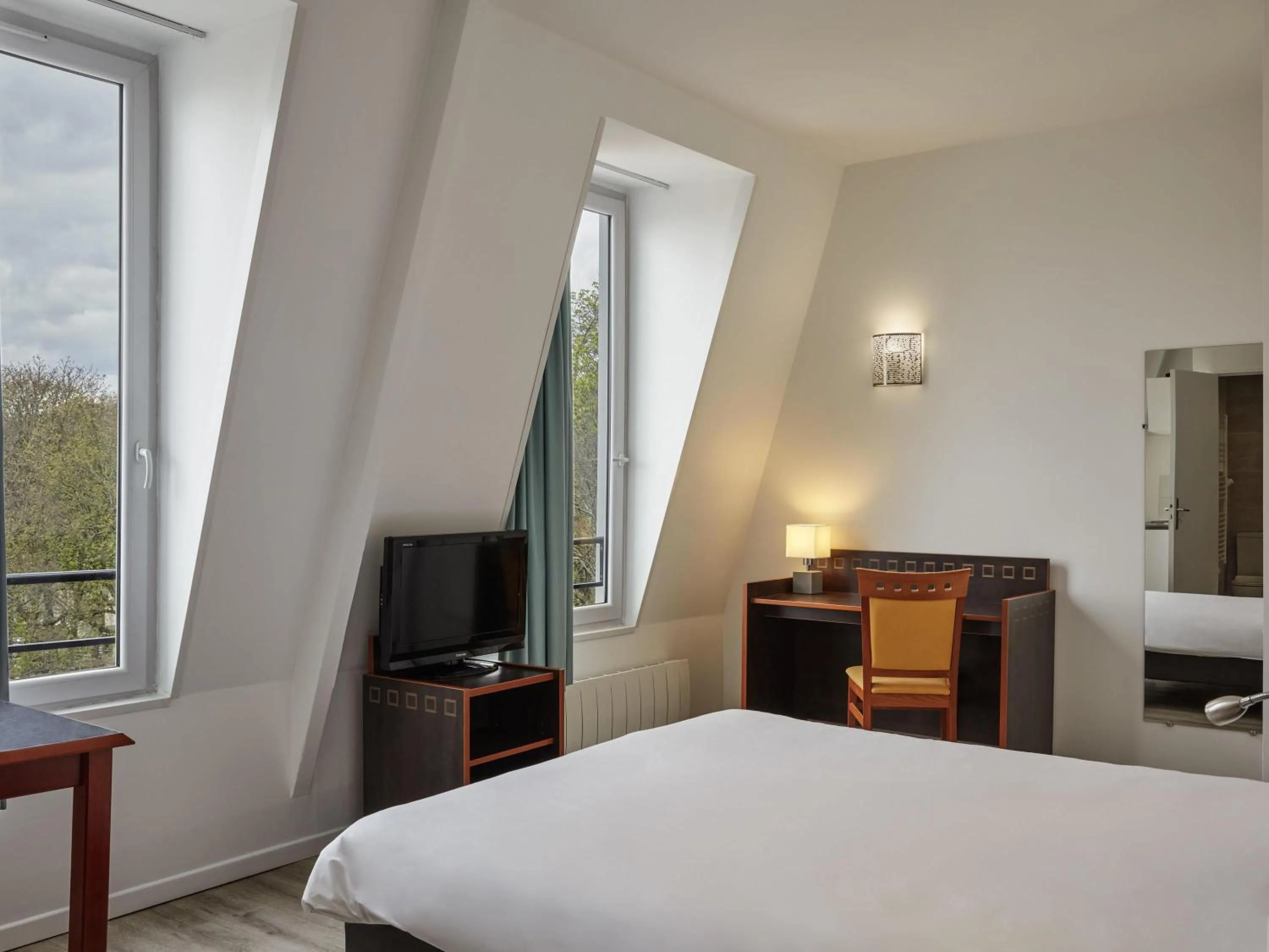 Bedroom, Bed in Aparthotel Adagio Access Paris Philippe Auguste