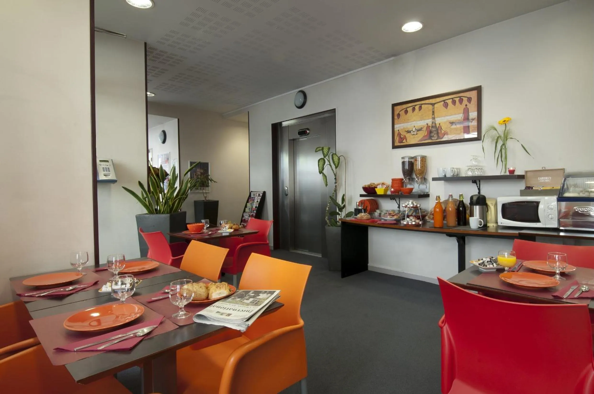 Restaurant/places to eat in Aparthotel Adagio Access Paris Philippe Auguste