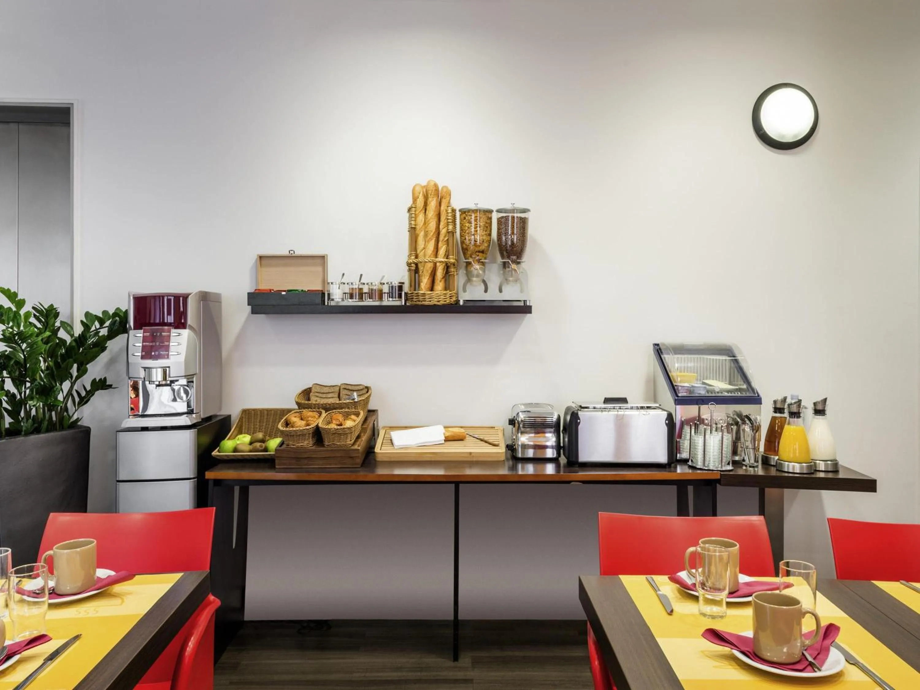 Breakfast in Aparthotel Adagio Access Paris Philippe Auguste