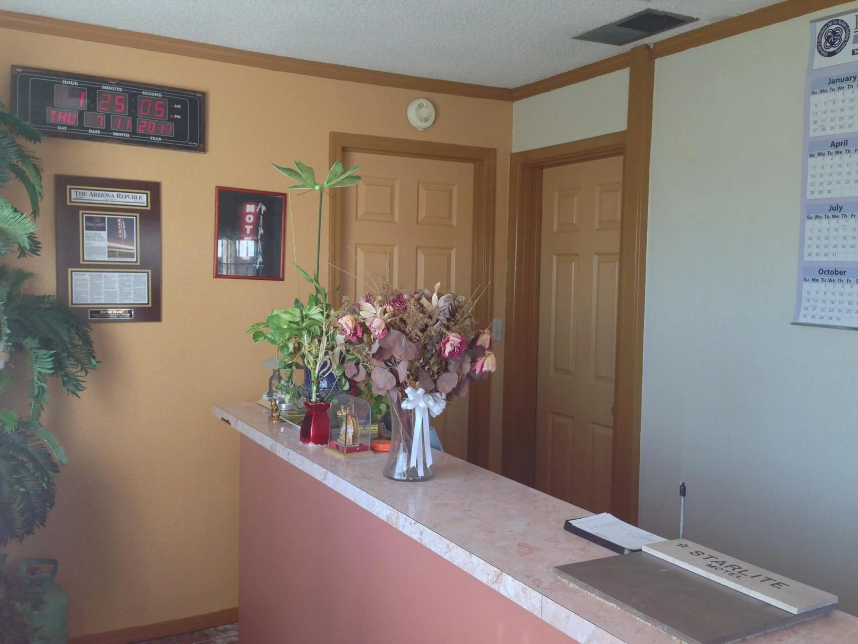Lobby or reception in Starlite Motel