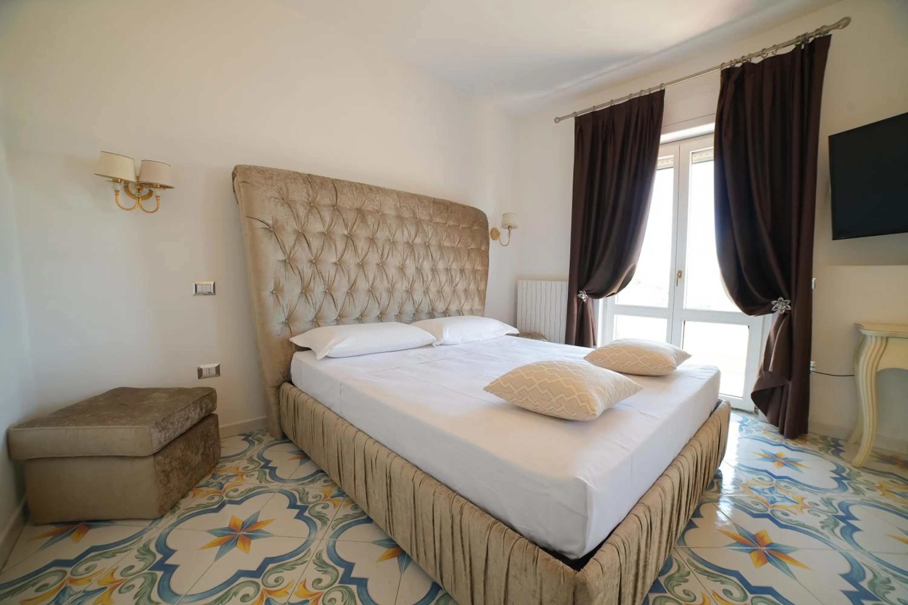 Bedroom, Bed in Villa Miramare