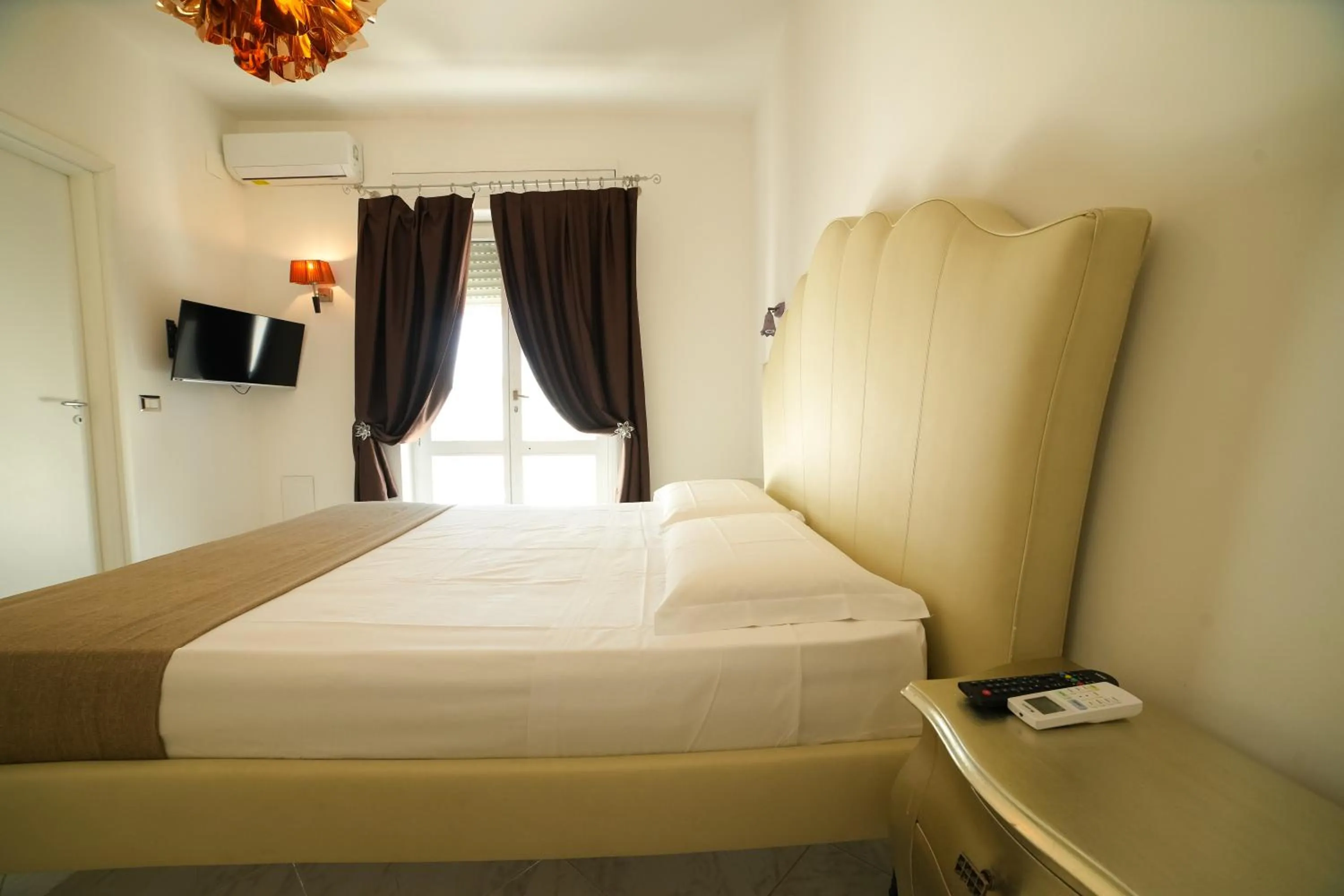 Bedroom, Bed in Villa Miramare